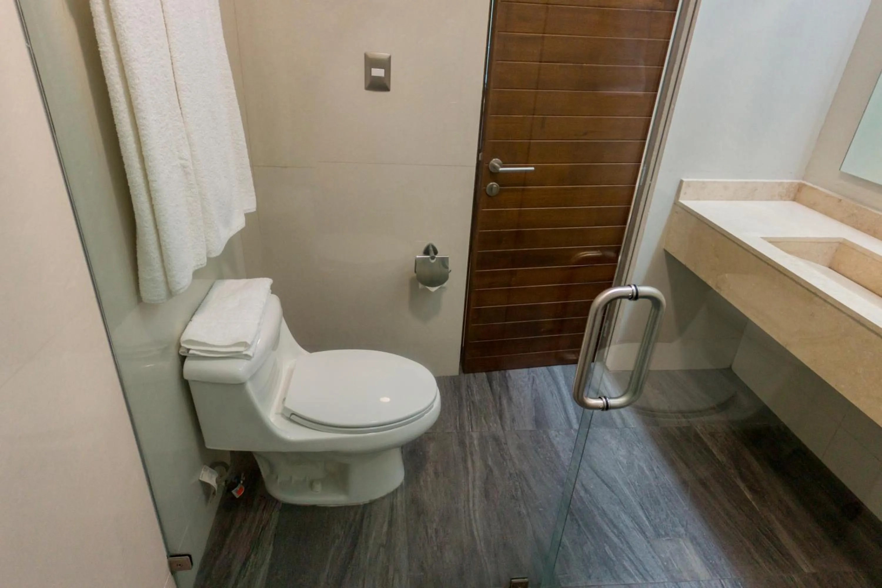 LA LOMA SUITES