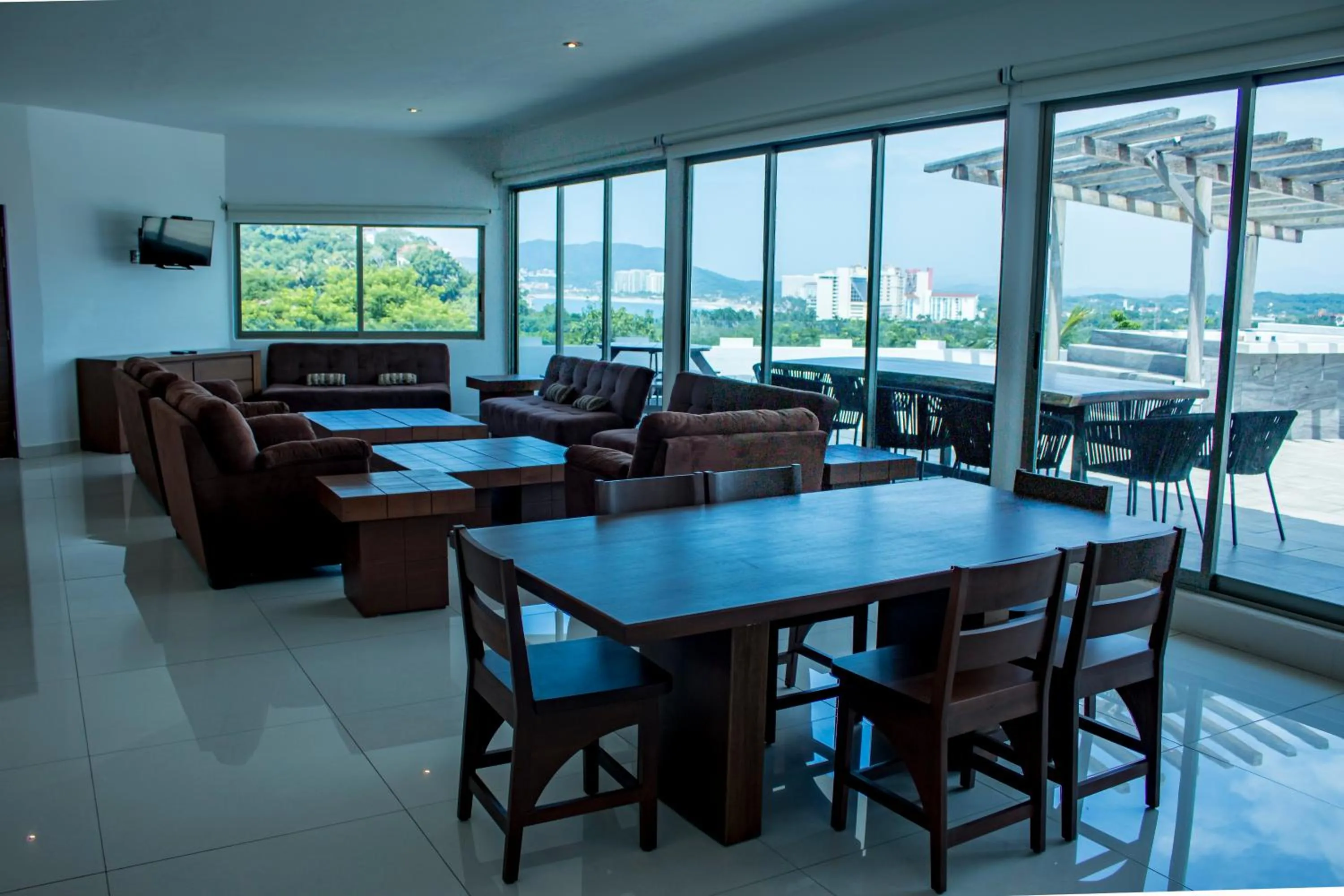 LA LOMA SUITES