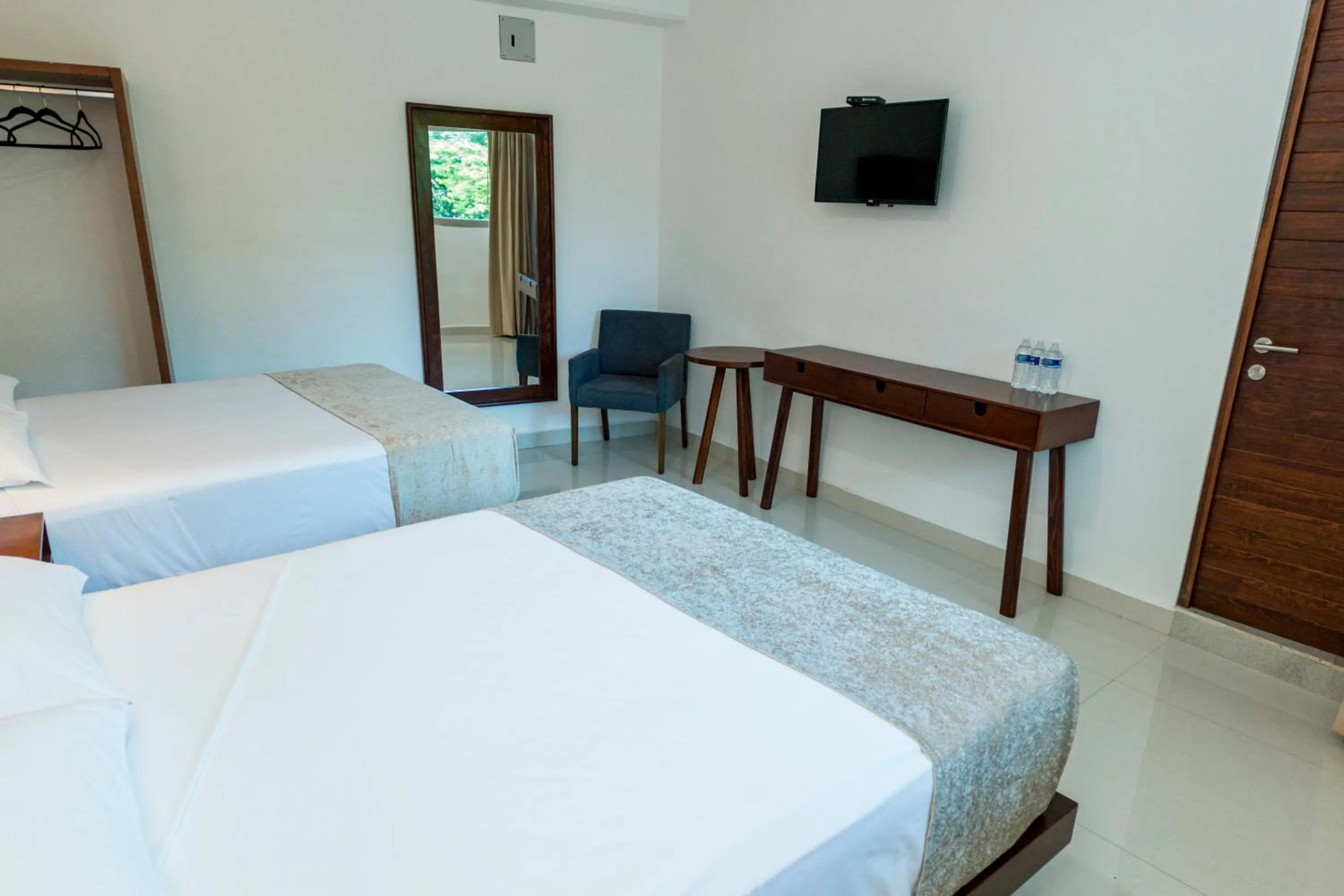 Bed in LA LOMA SUITES