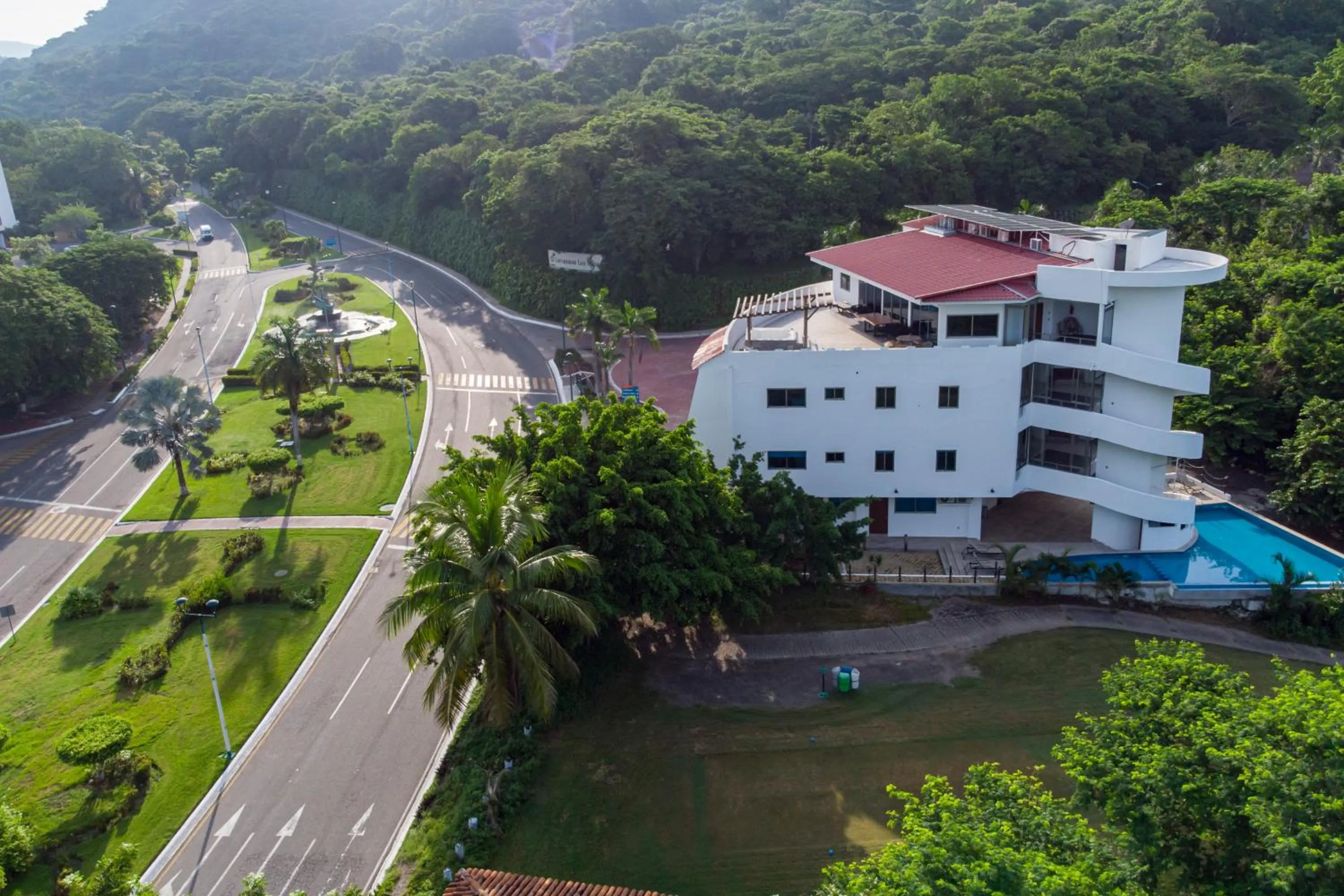 LA LOMA SUITES