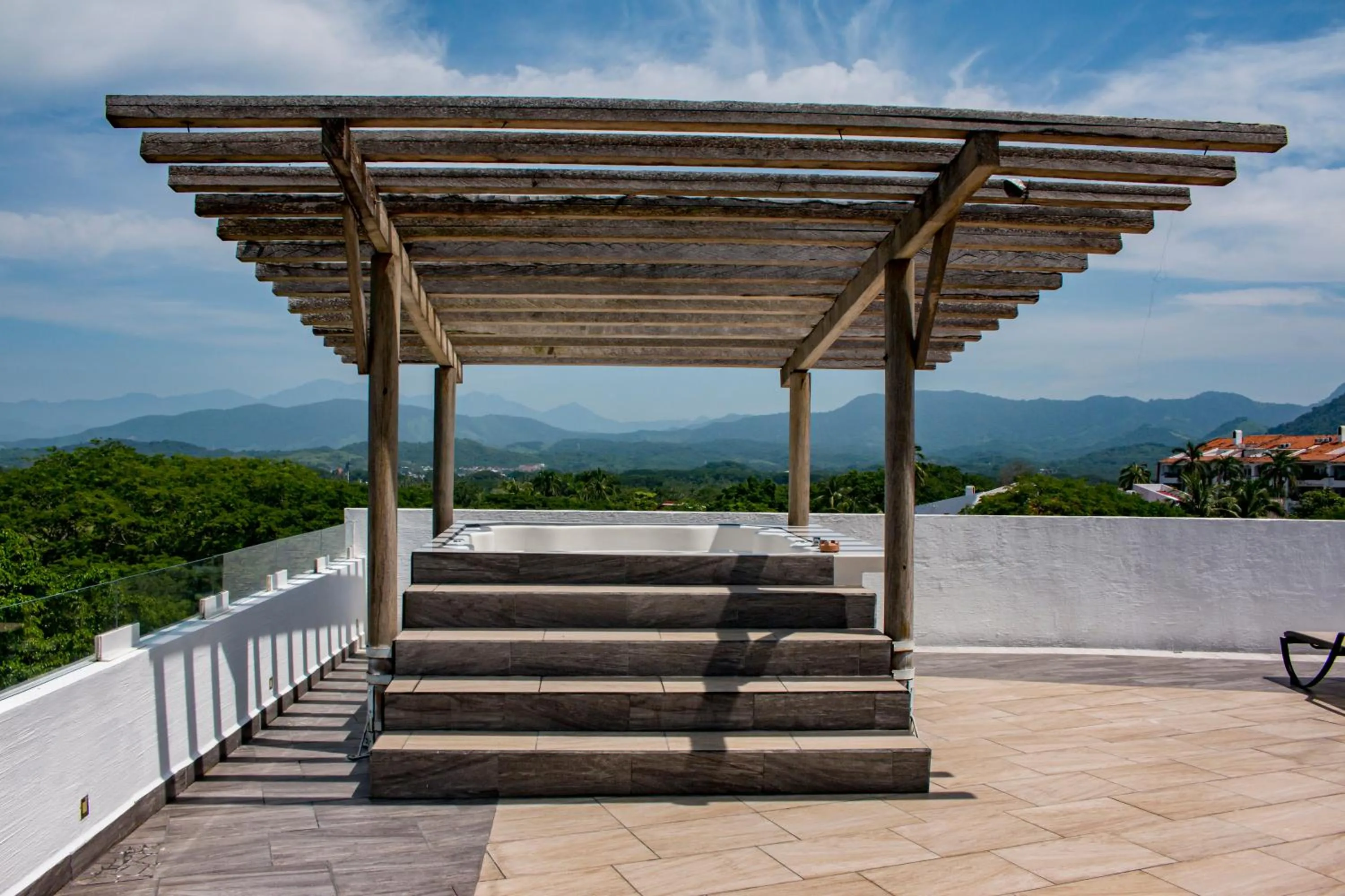 LA LOMA SUITES
