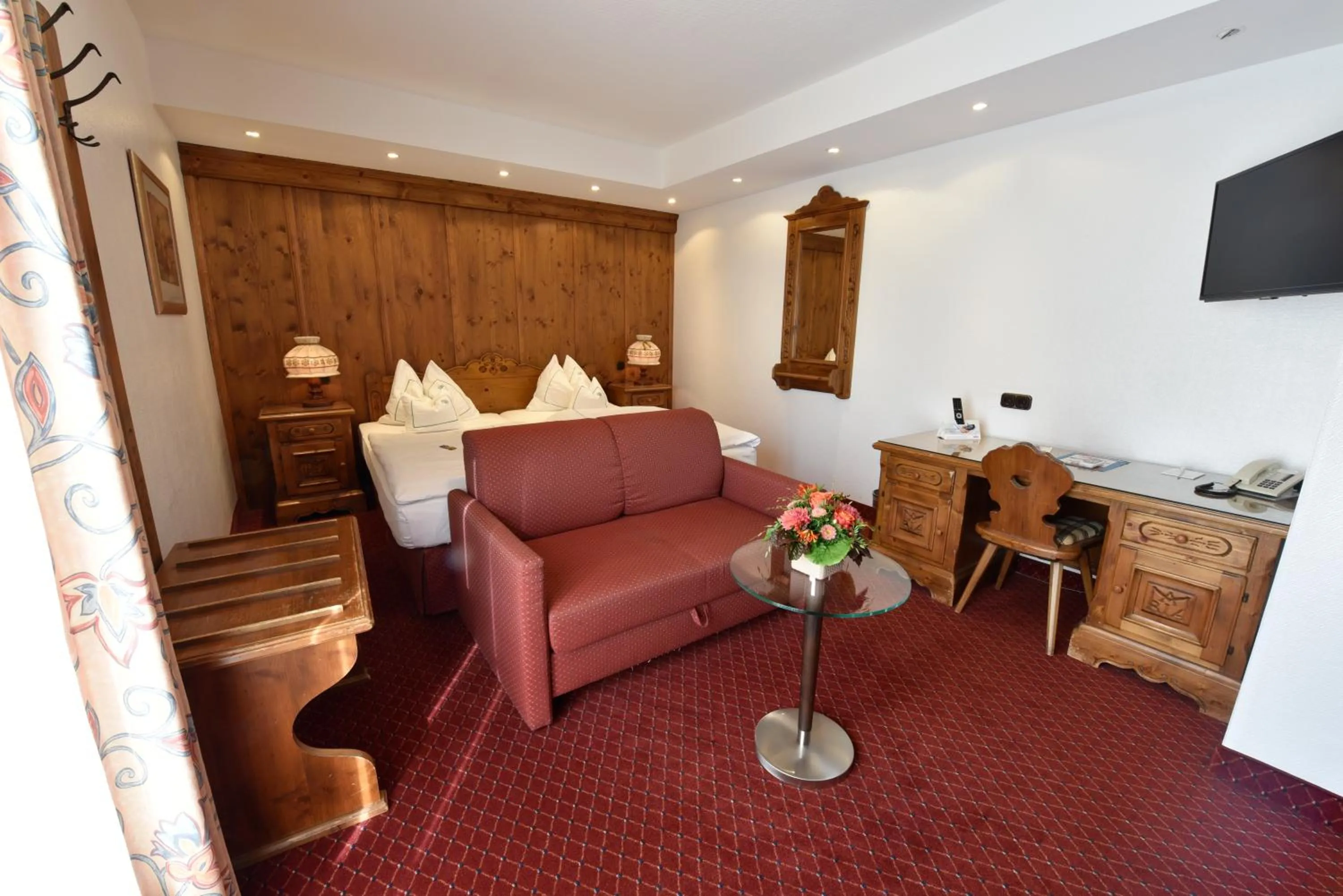 Photo of the whole room, Bed in Hotel Coellner Hof