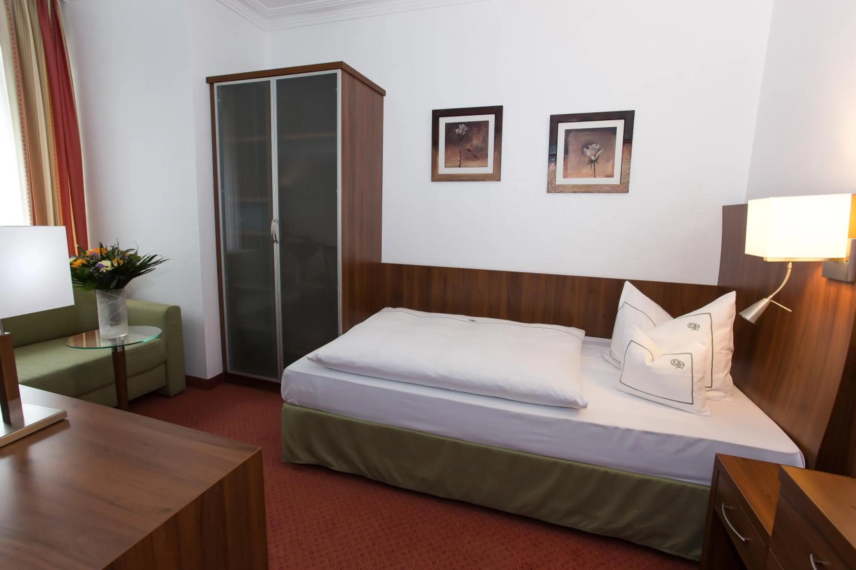 Photo of the whole room, Bed in Hotel Coellner Hof