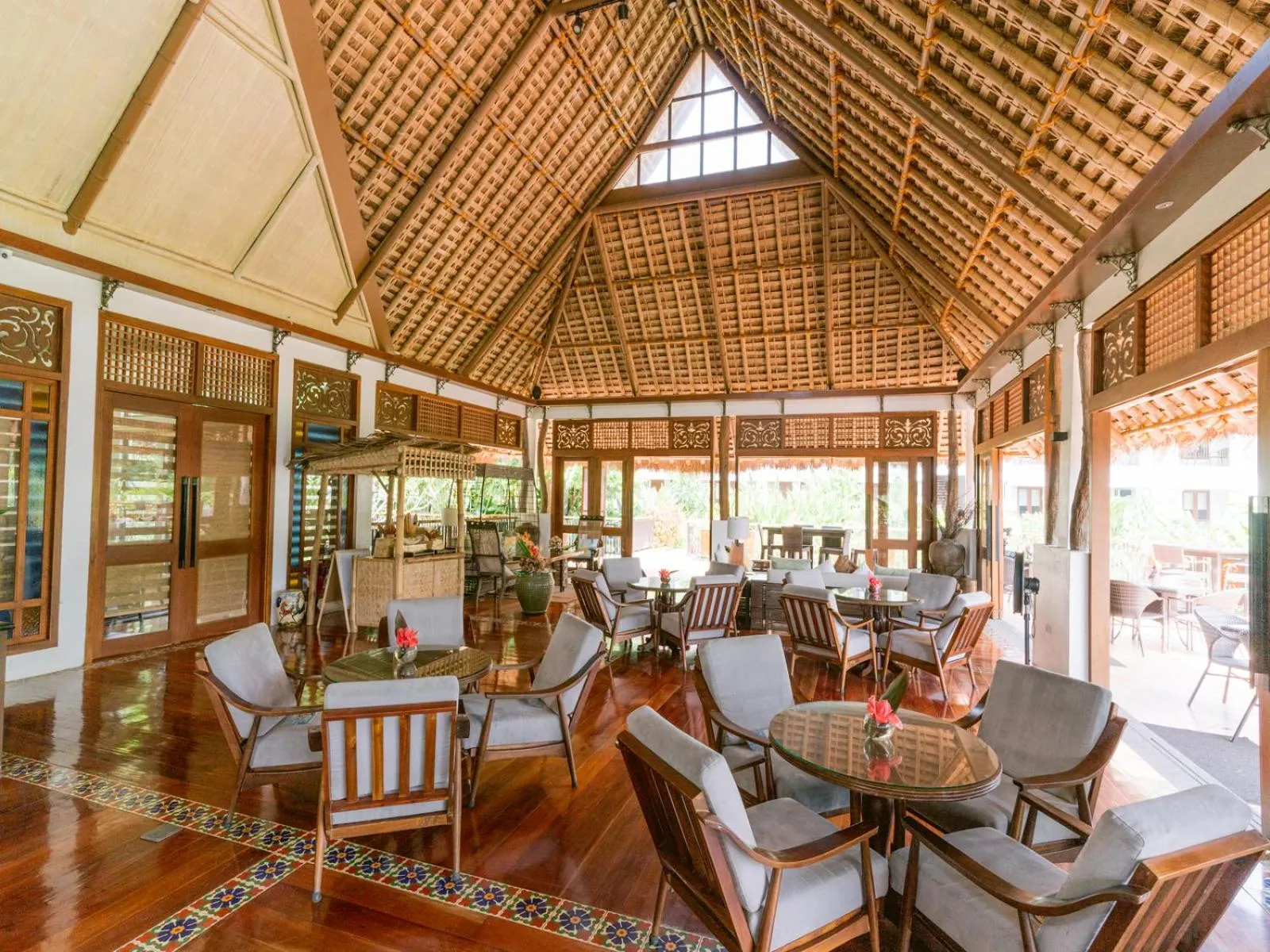 Restaurant/places to eat in Damires Hills Farm and Spa Resort