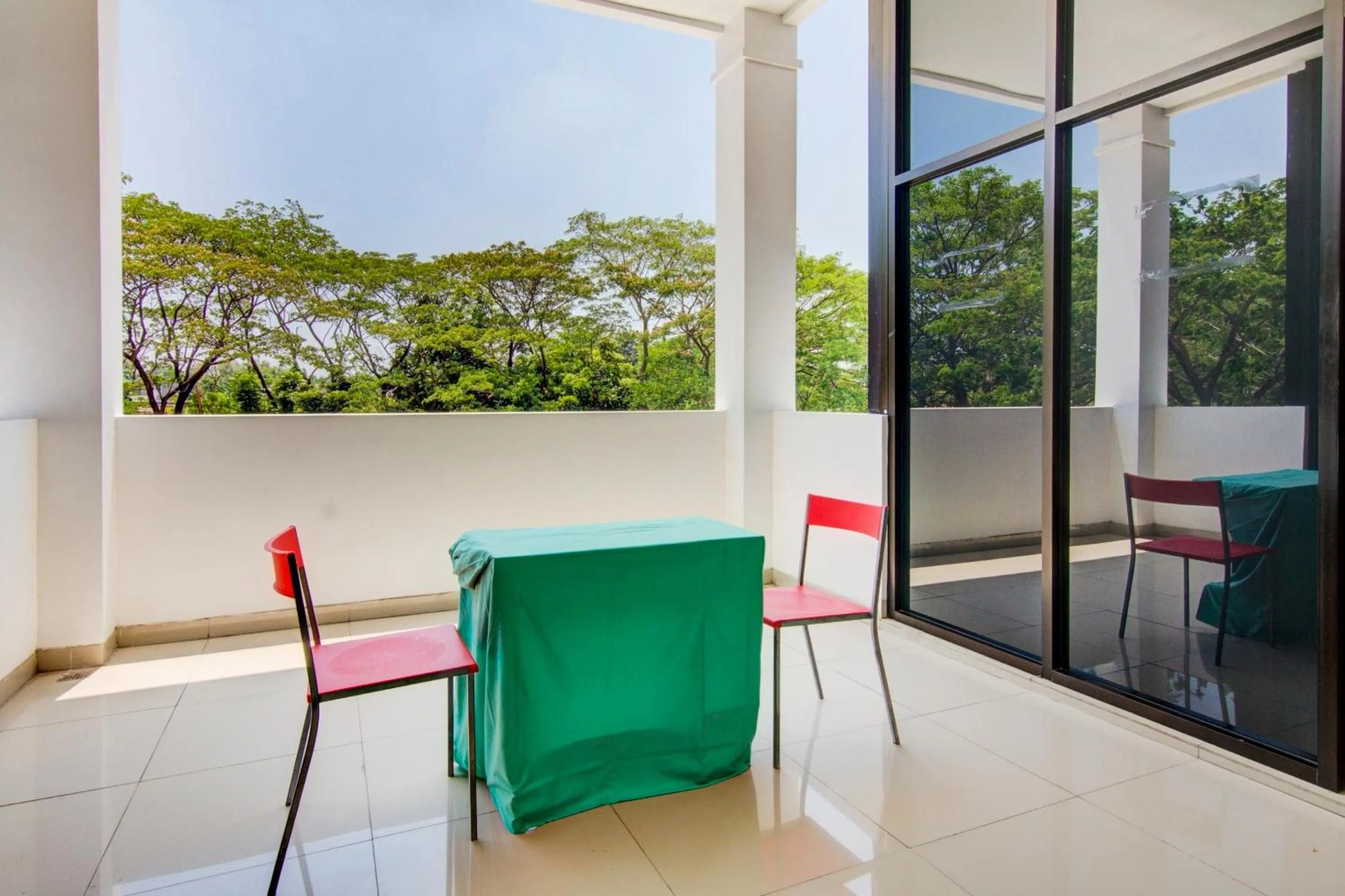 Balcony/Terrace in OYO Life 89990 Kost Waterfront 75 Sub