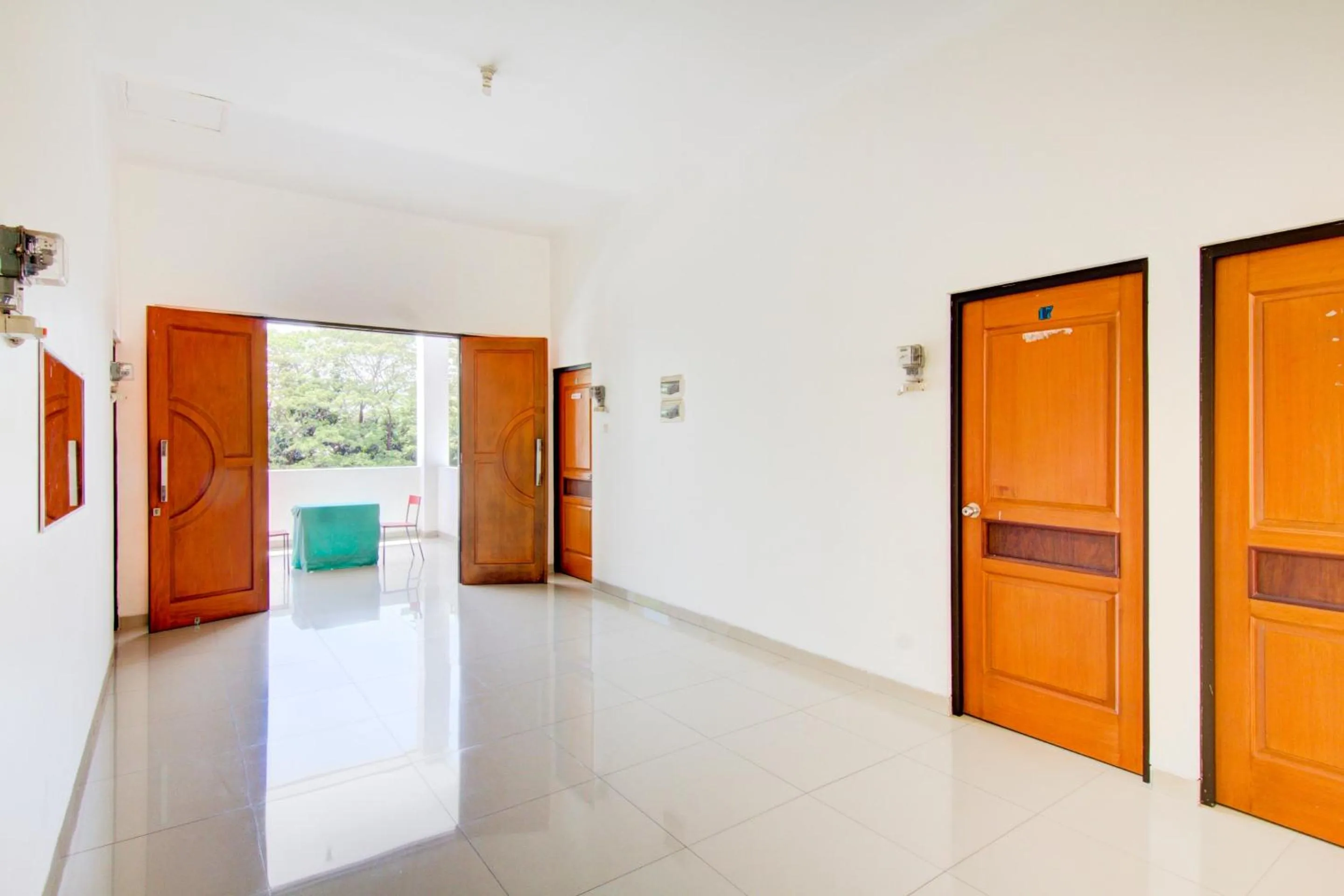 Lobby or reception in OYO Life 89990 Kost Waterfront 75 Sub