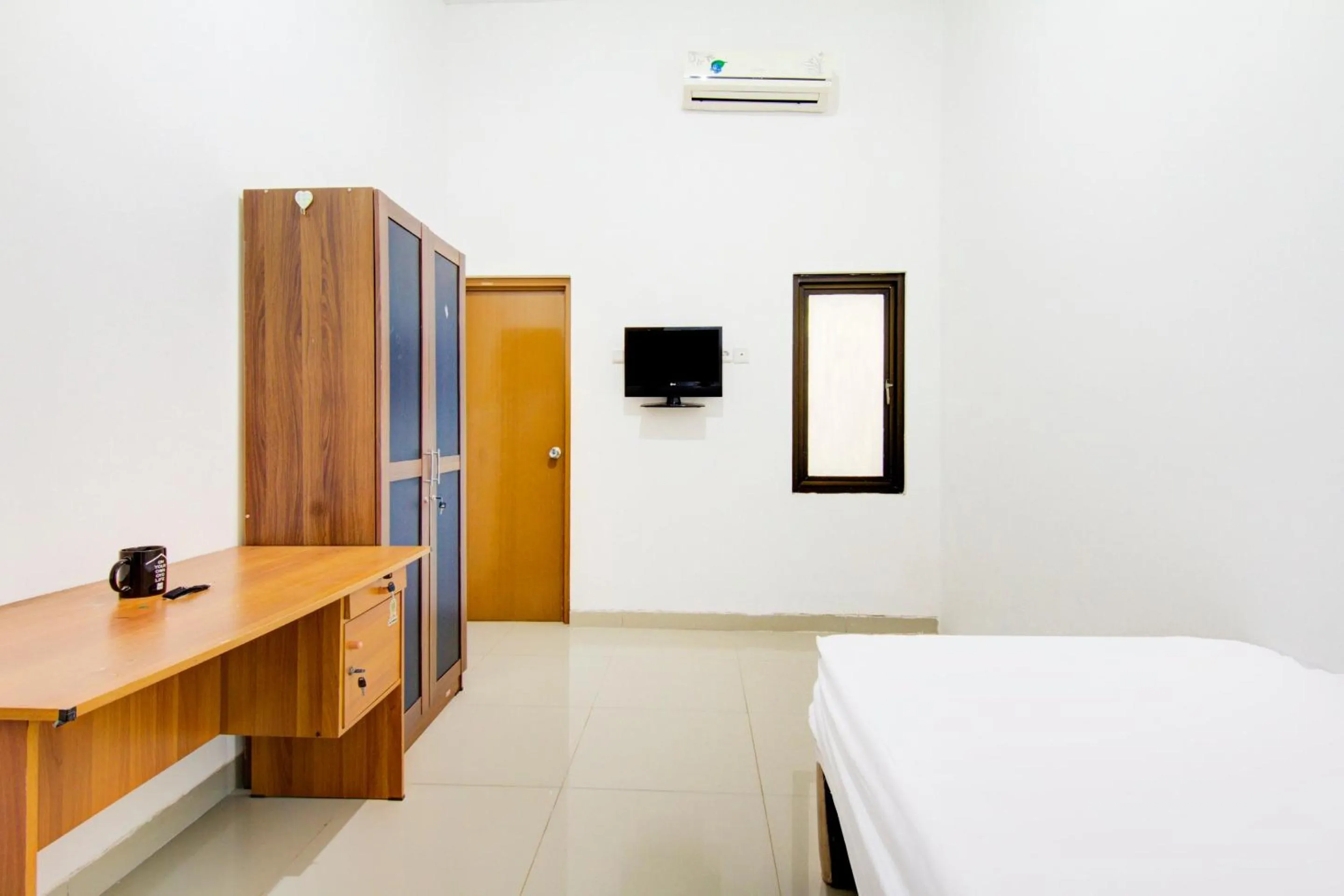 Bedroom, Bed in OYO Life 89990 Kost Waterfront 75 Sub