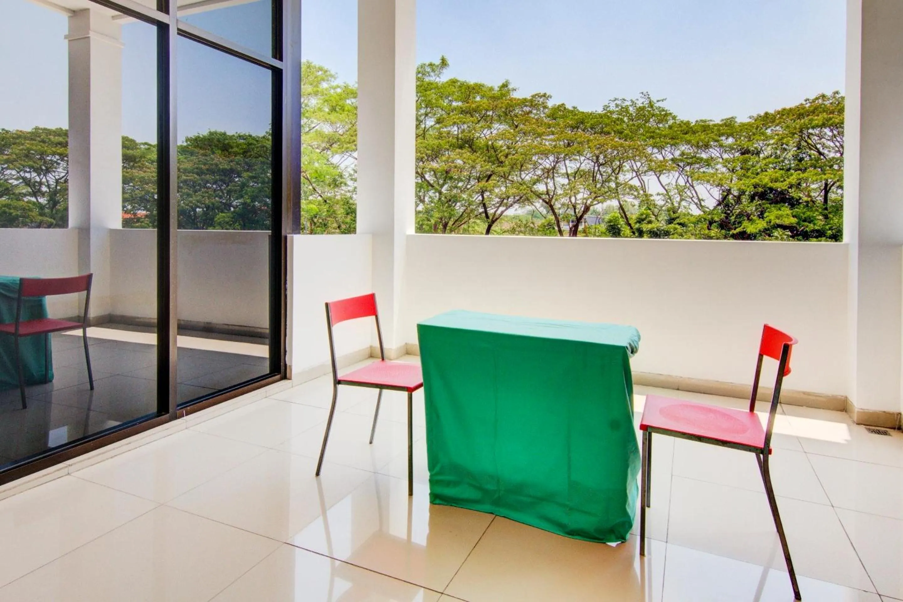 Balcony/Terrace in OYO Life 89990 Kost Waterfront 75 Sub