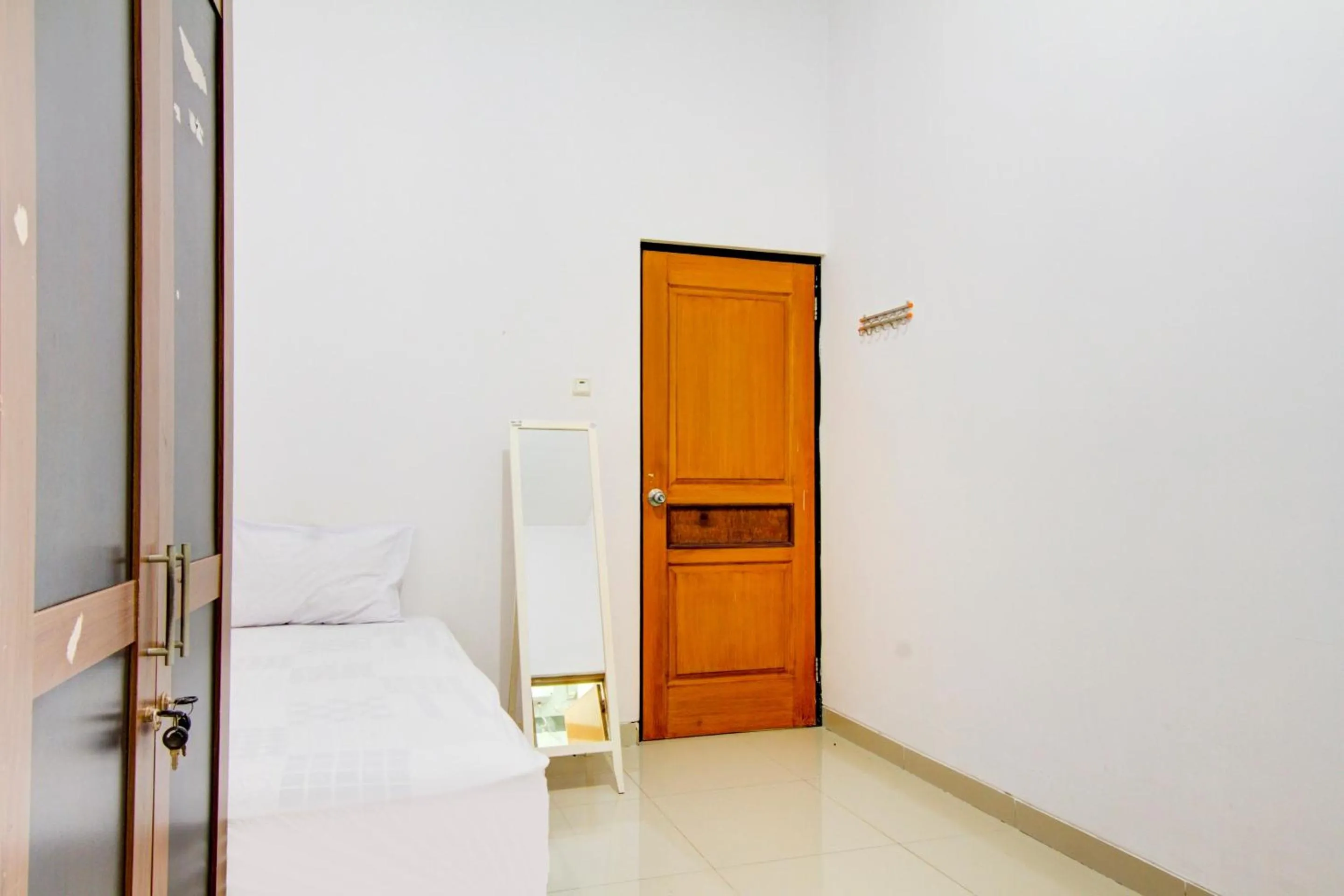 Bedroom, Bed in OYO Life 89990 Kost Waterfront 75 Sub