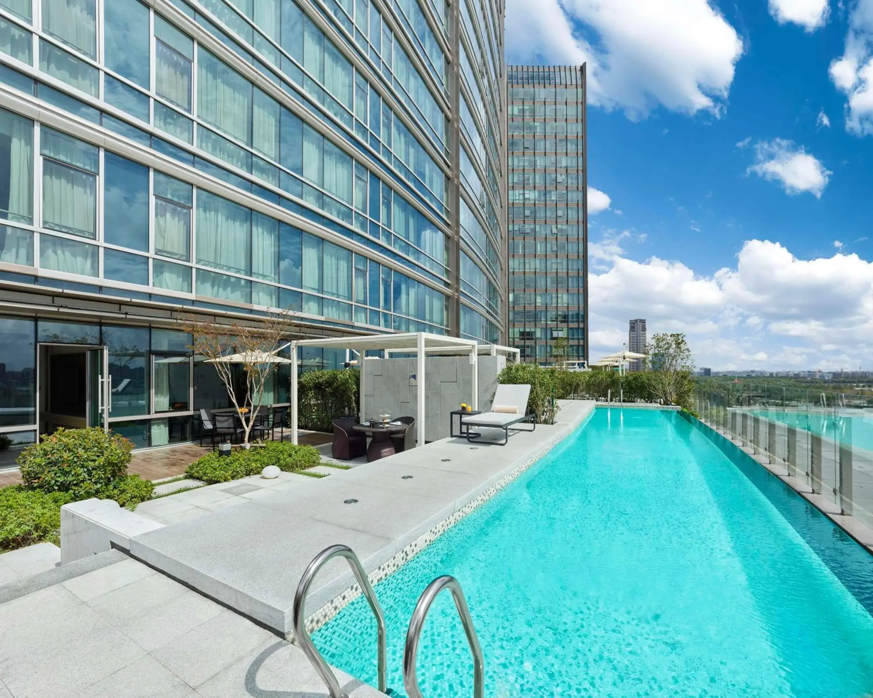 Swimming pool in Hyatt Regency Shanghai Songjiang Swimming pool in Hyatt Regency Shanghai Songjiang