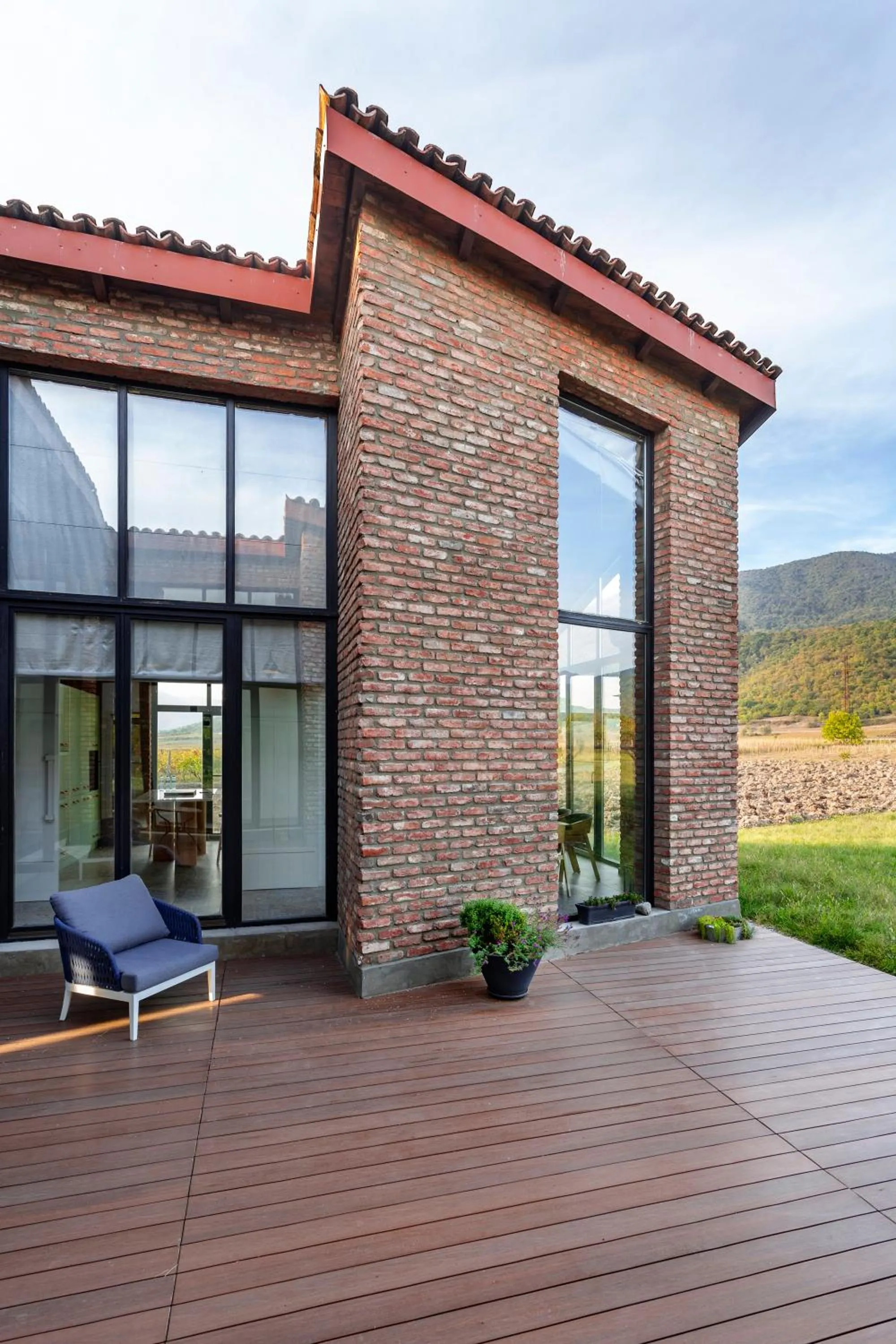 Property building in Chateau Artwine