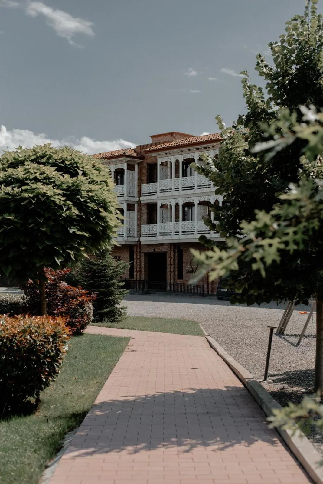 Property building in Chateau Artwine