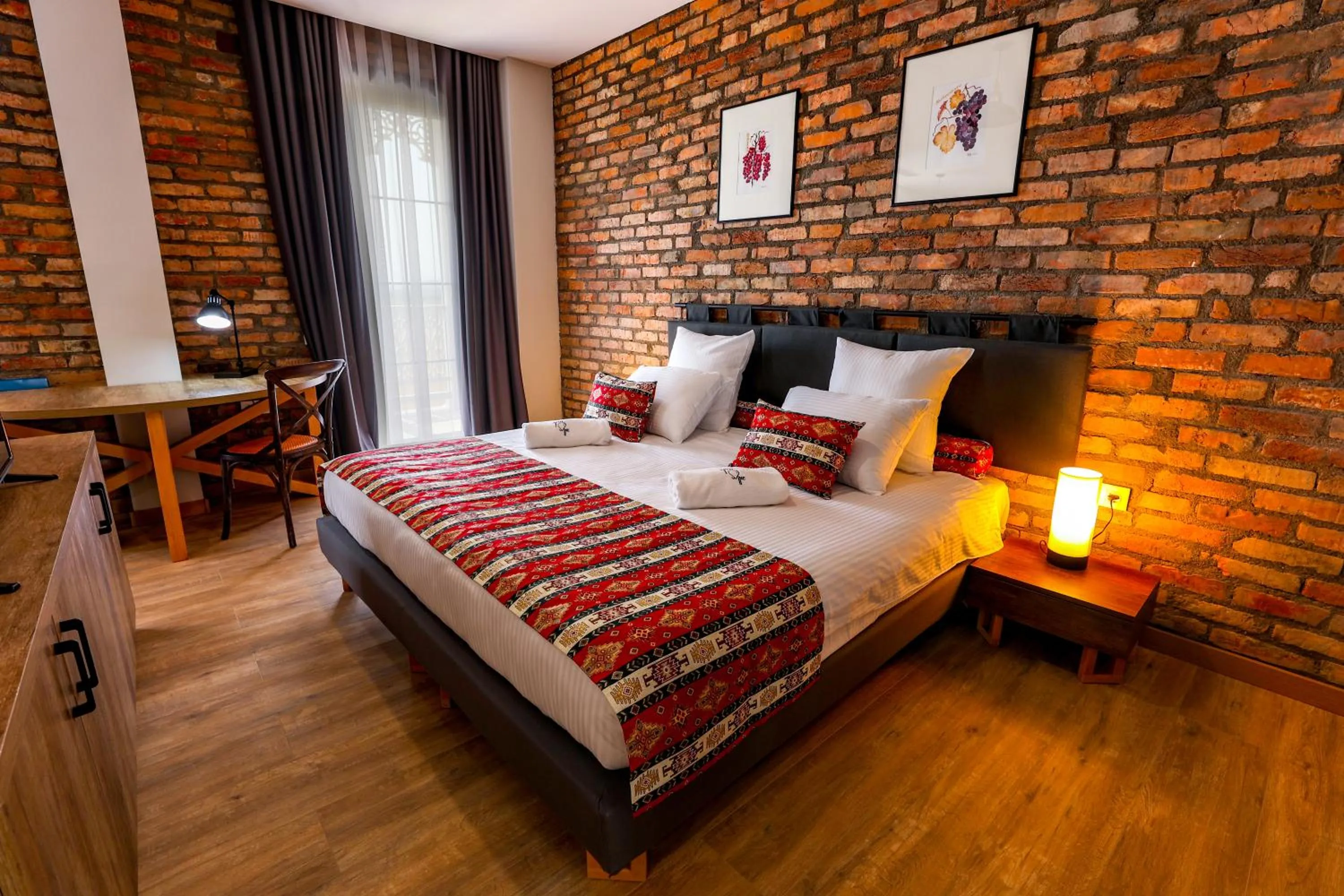 Bedroom, Bed in Chateau Artwine