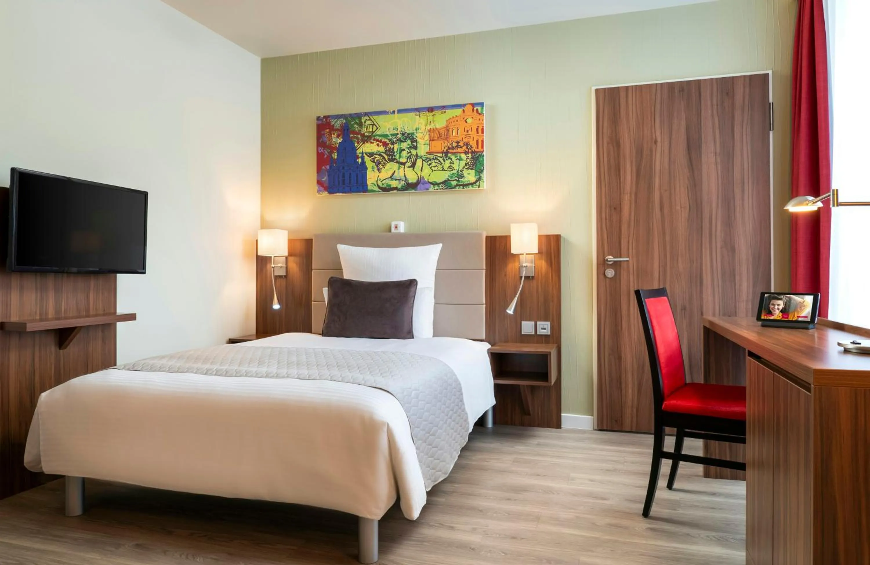 Photo of the whole room, Bed in Leonardo Hotel Dresden Altstadt