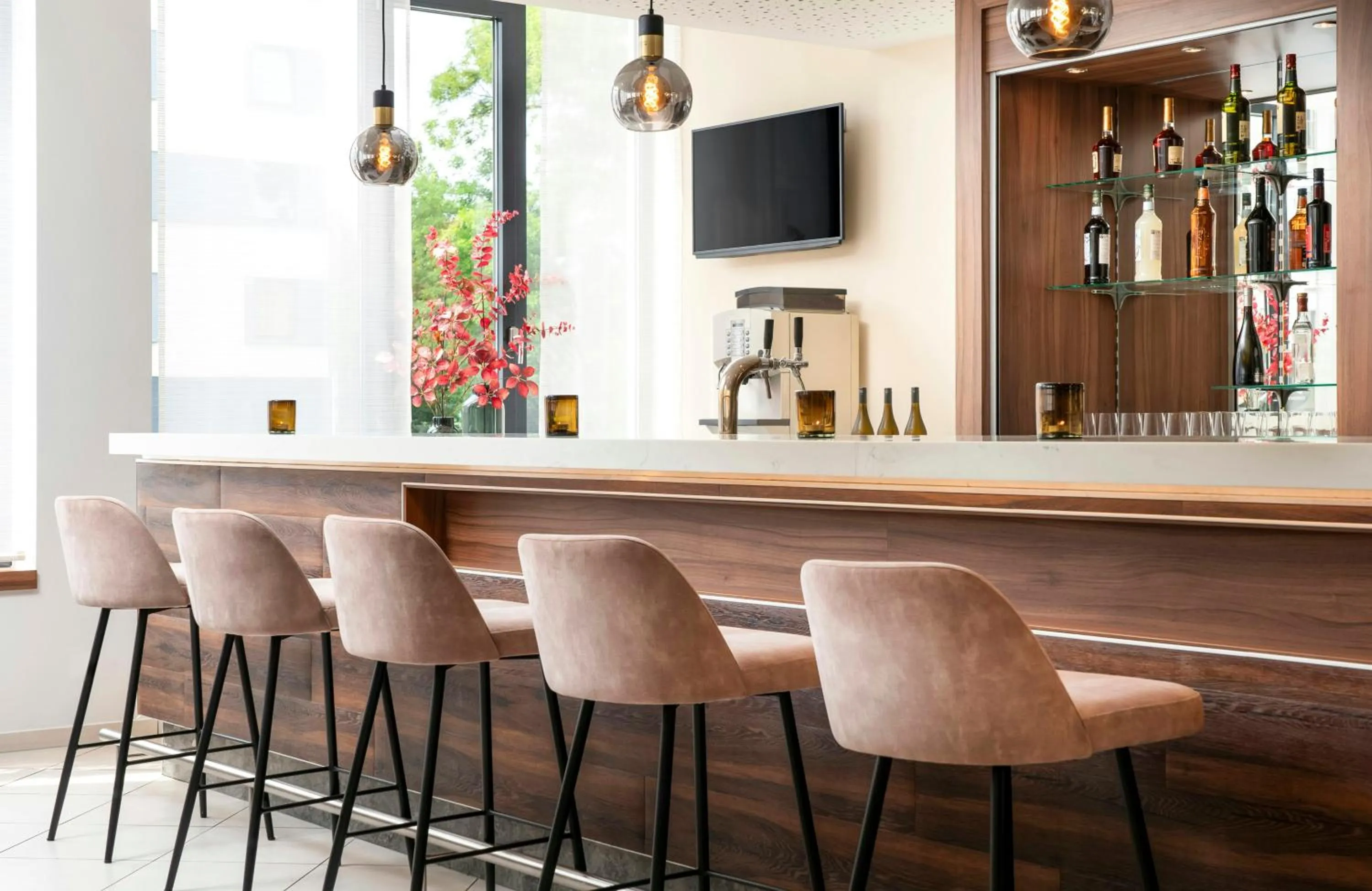 Lounge or bar in Leonardo Hotel Dresden Altstadt