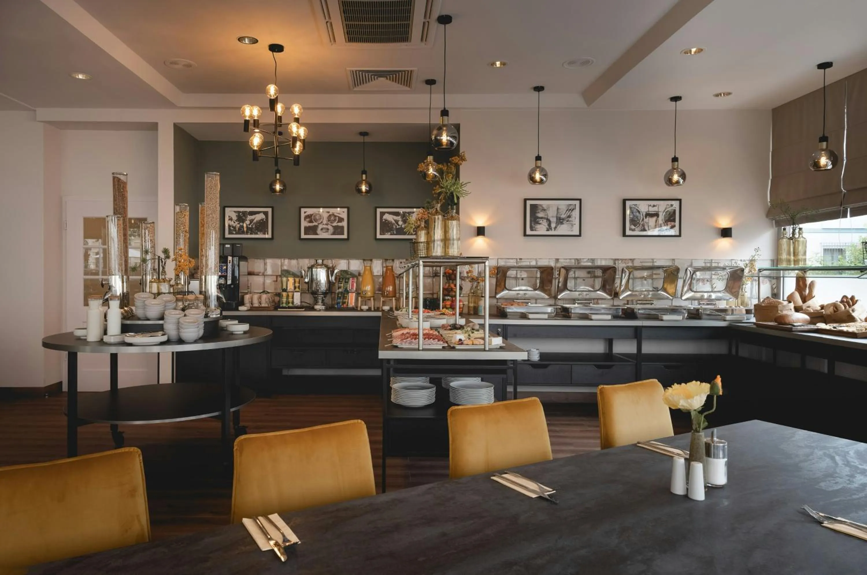 Restaurant/places to eat in Leonardo Hotel Heidelberg City Center