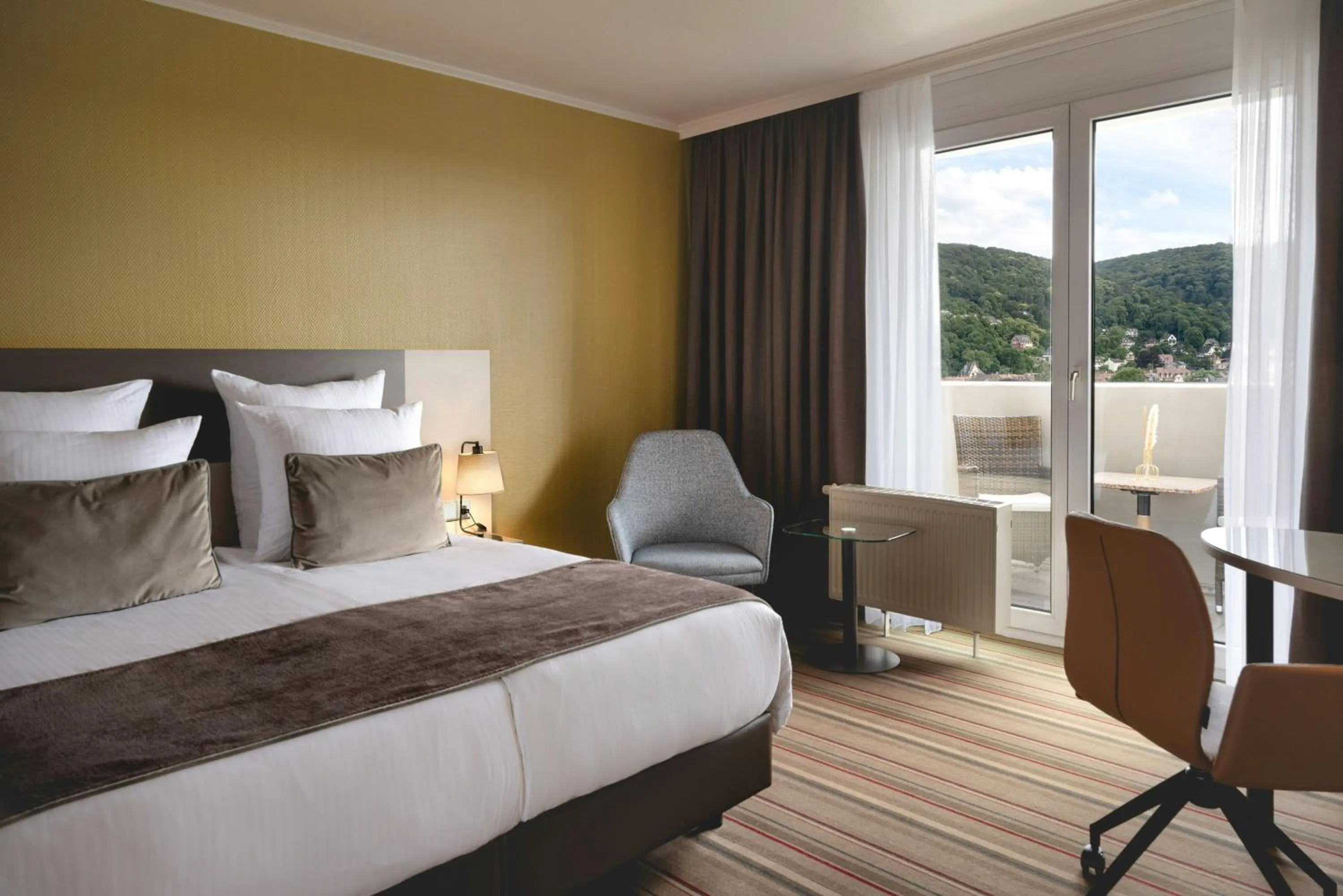 Bedroom, Bed in Leonardo Hotel Heidelberg City Center