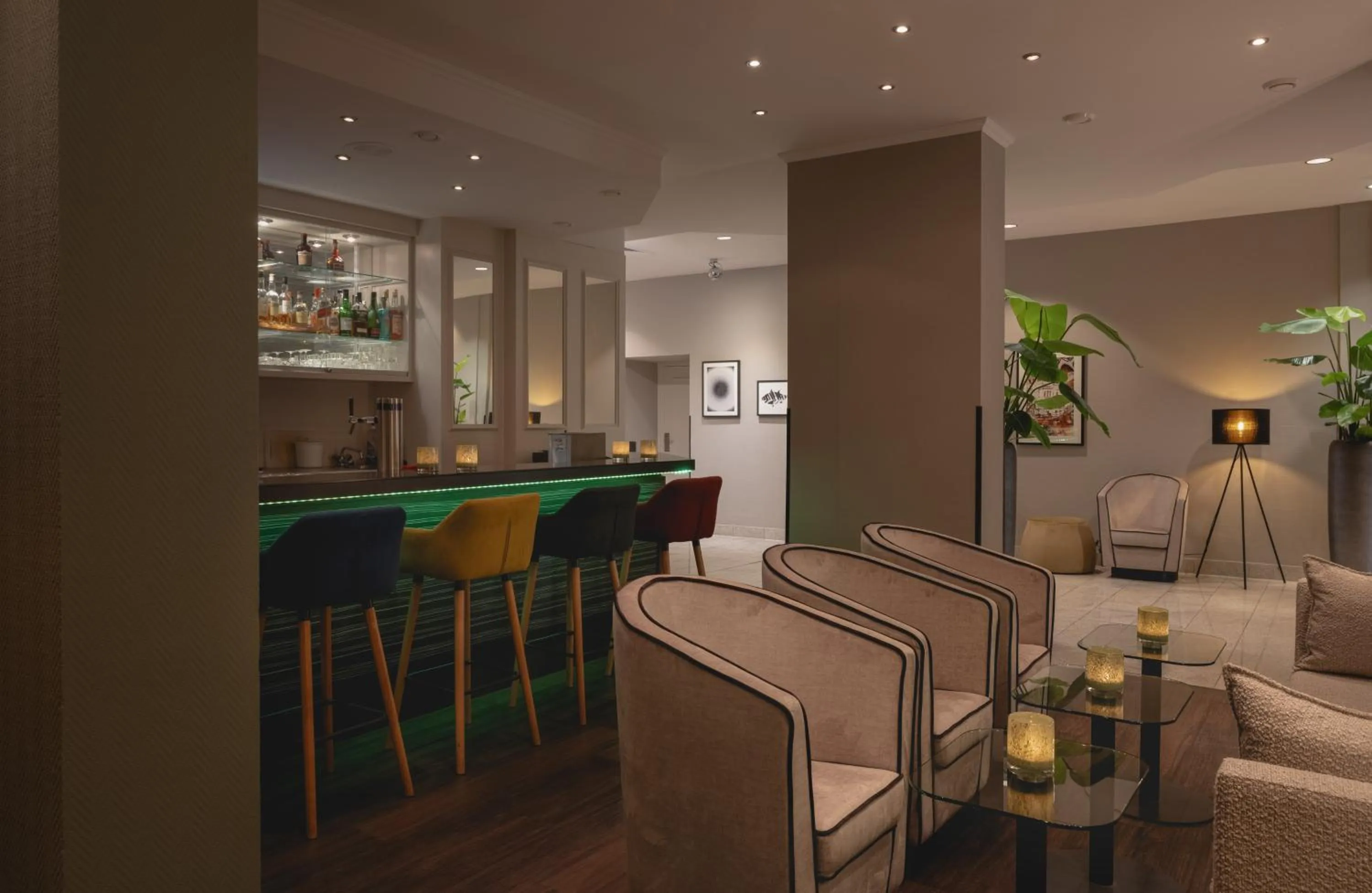 Lounge or bar in Leonardo Hotel Heidelberg City Center