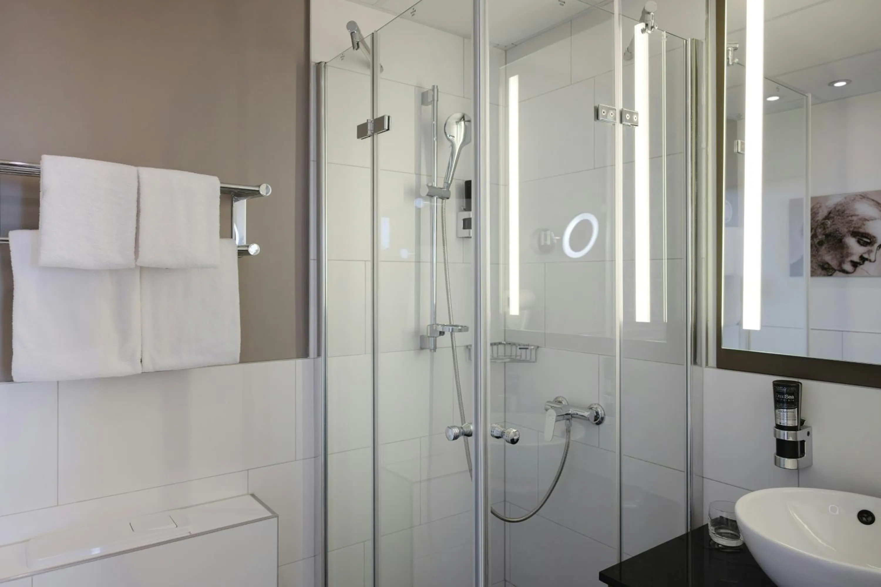 Bathroom in Leonardo Hotel Heidelberg City Center