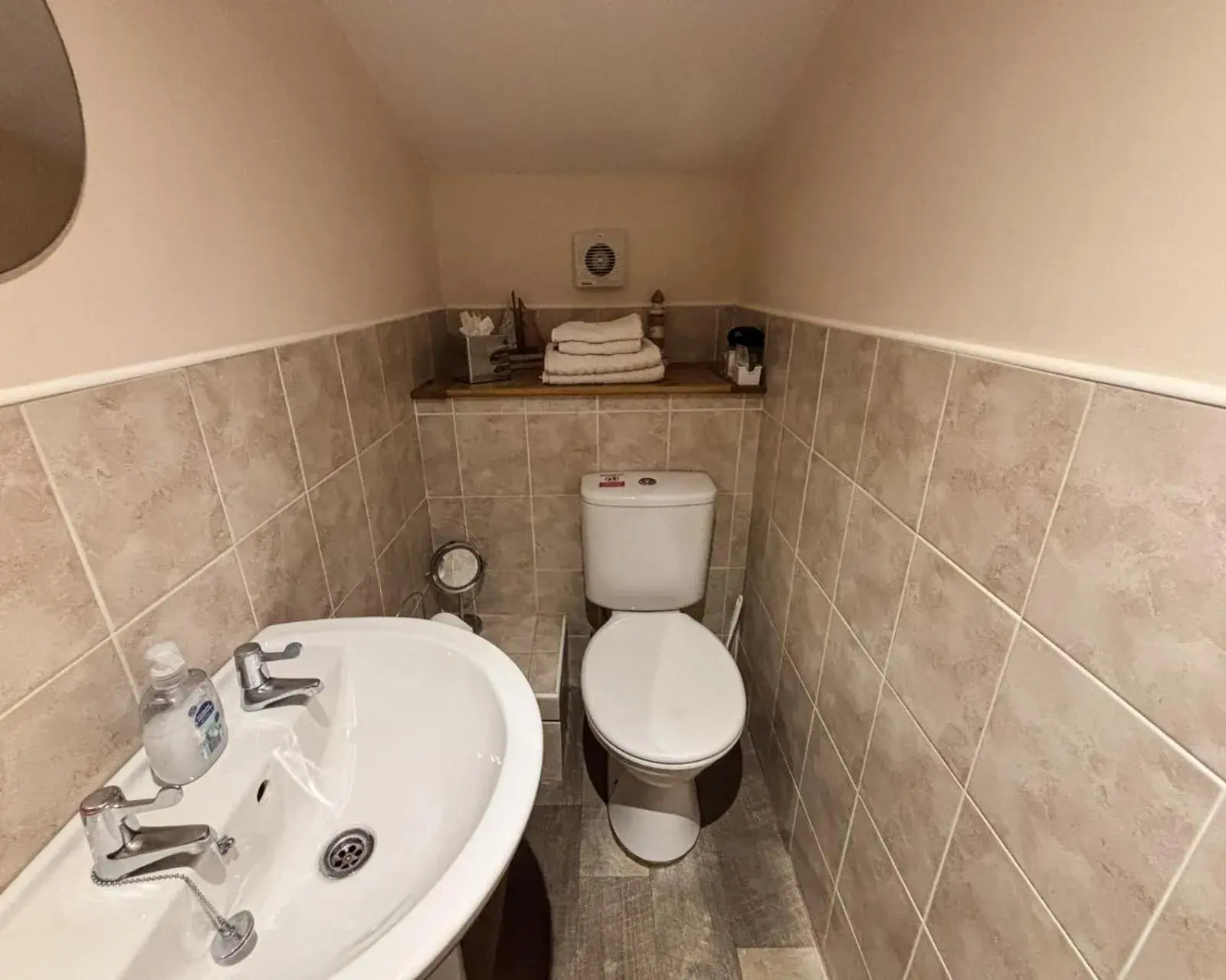 Double Room with Private Bathroom - single occupancy in Crab pot cottage Double Room with Private Bathroom - single occupancy in Crab pot cottage