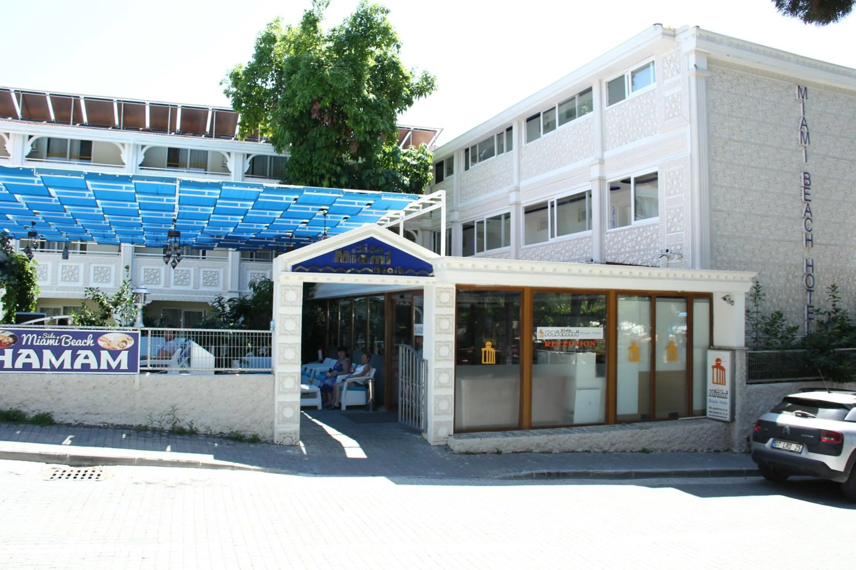 Facade/entrance in Side Miami Beach Hotel