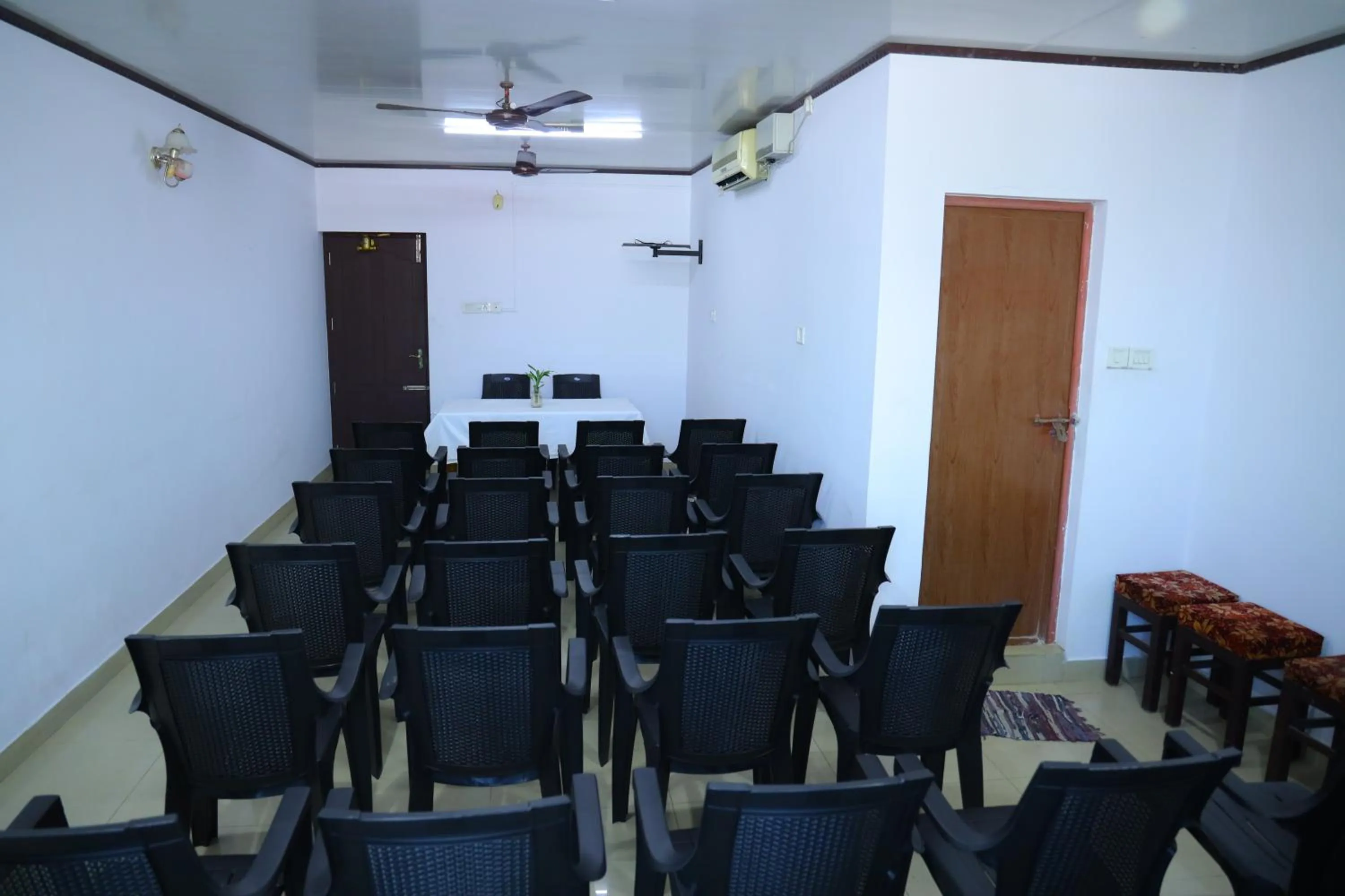 Meeting/conference room in Ramanilayam Tourist Home