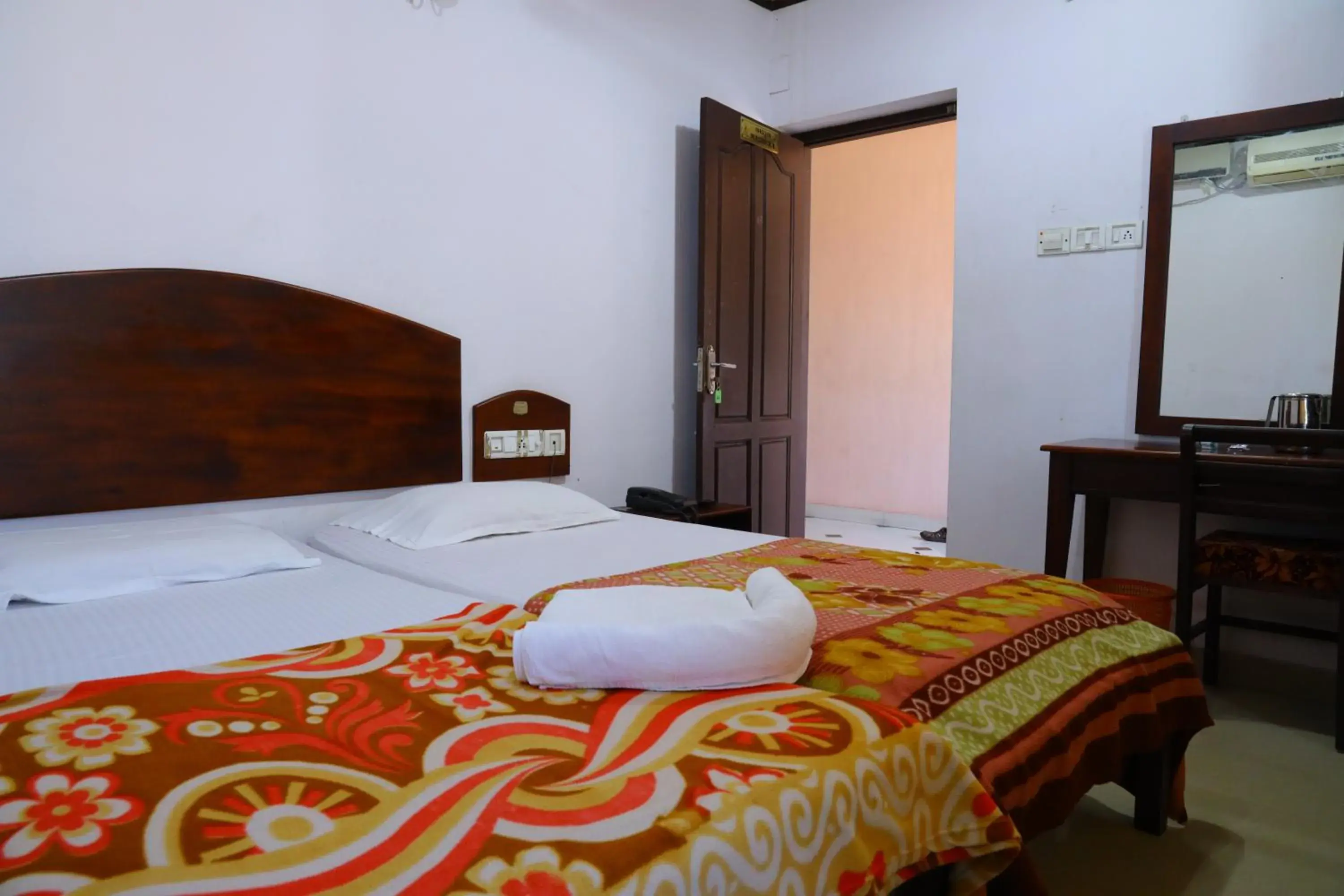 Economy Double Room in Ramanilayam Tourist Home Economy Double Room in Ramanilayam Tourist Home