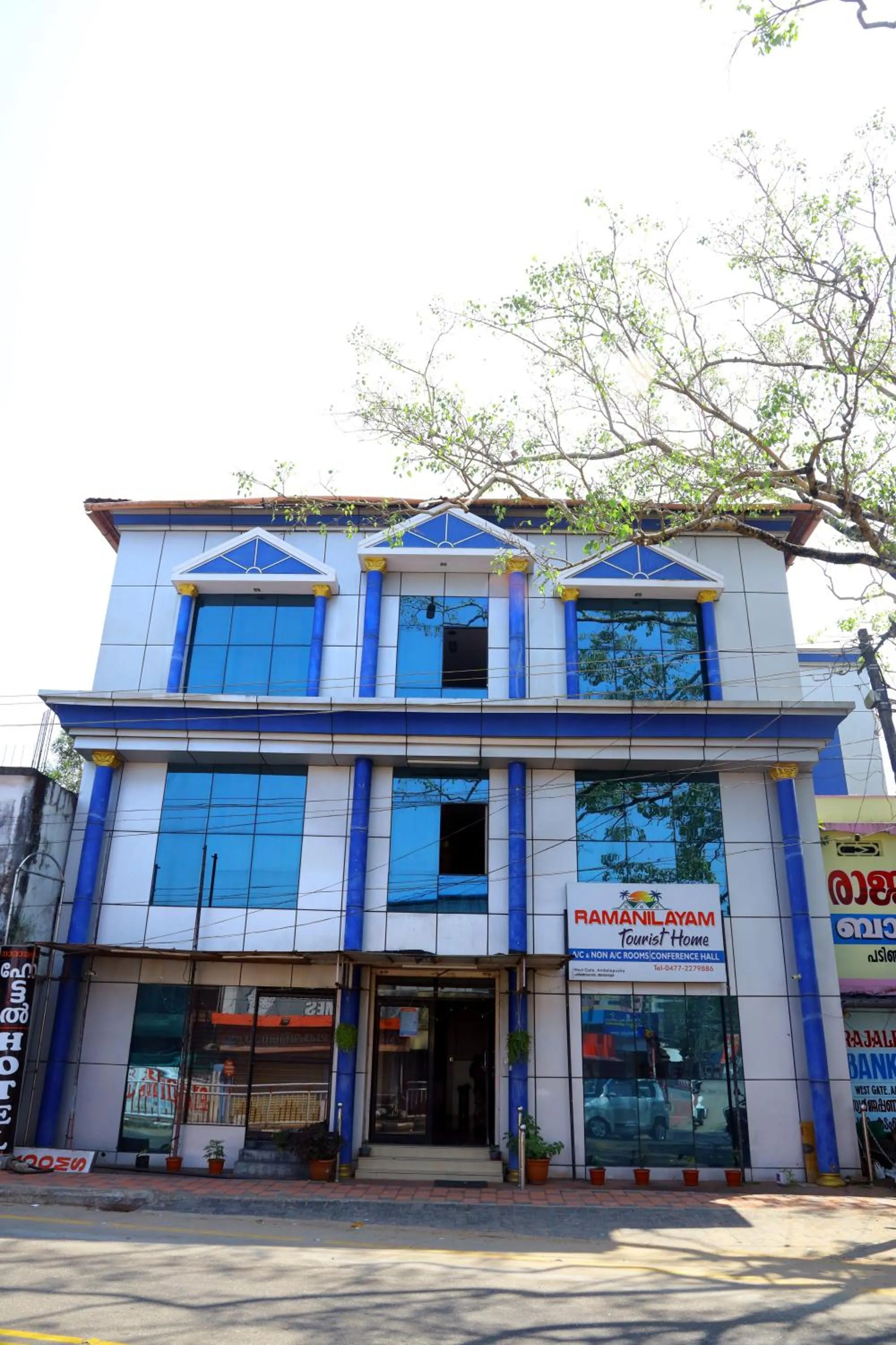 Facade/entrance in Ramanilayam Tourist Home