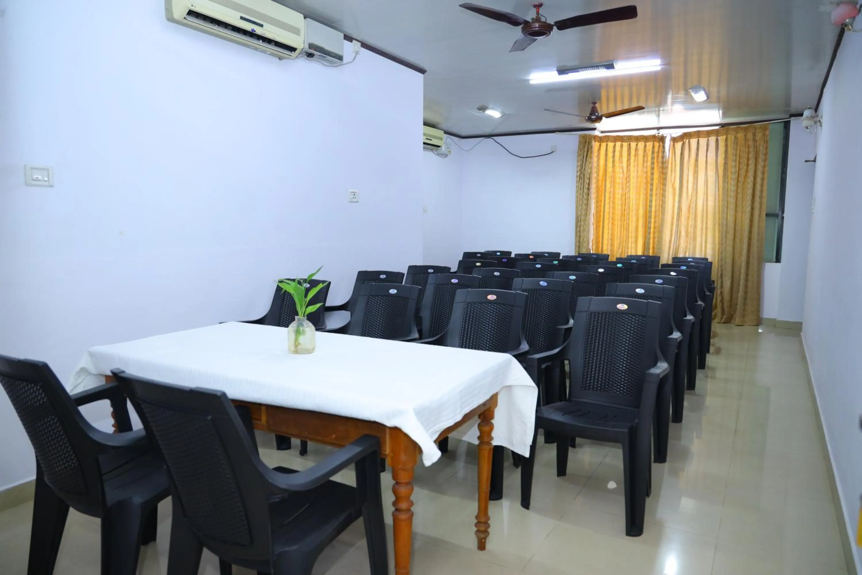 Meeting/conference room in Ramanilayam Tourist Home