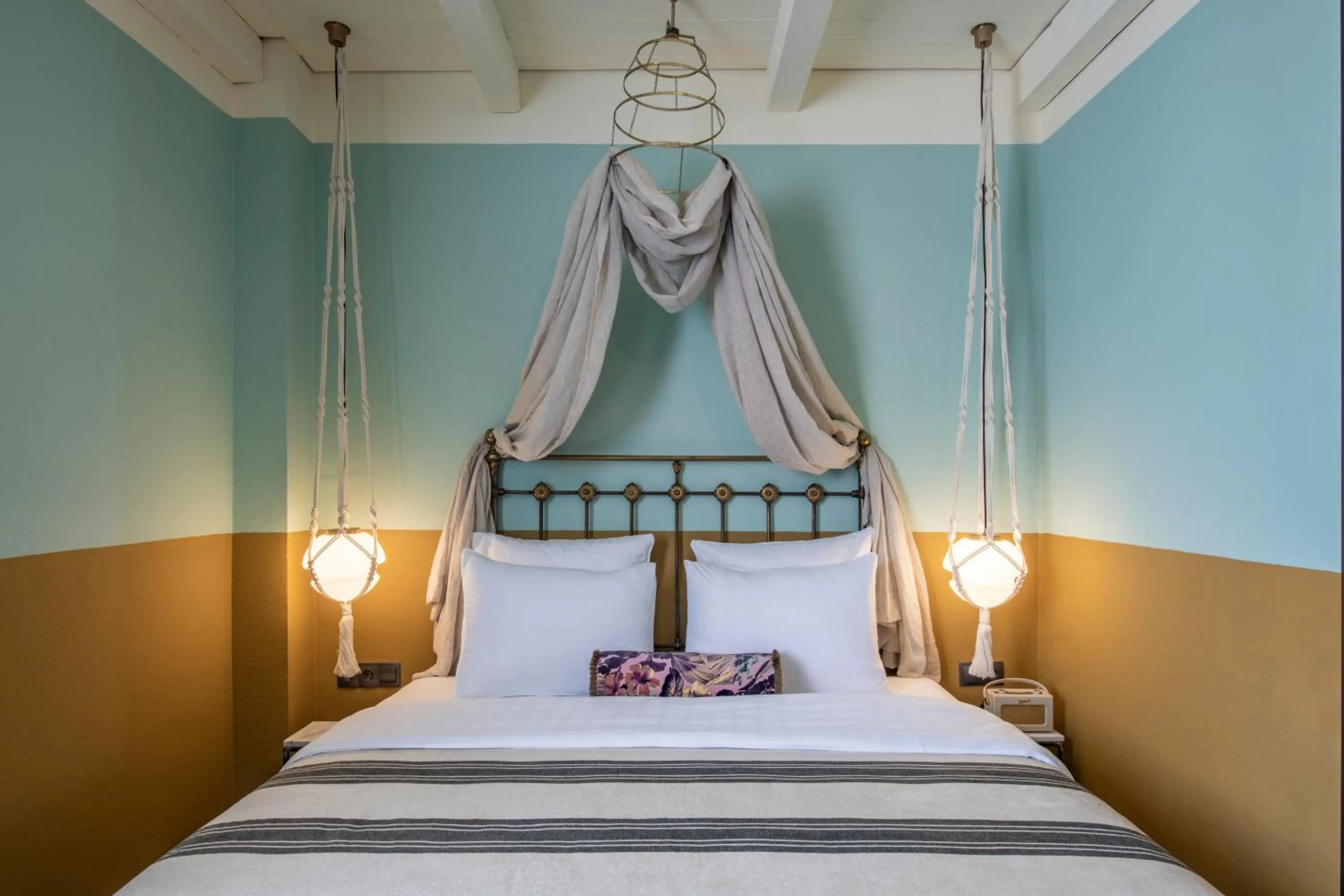 Photo of the whole room, Bed in Communal Hotel Telavi