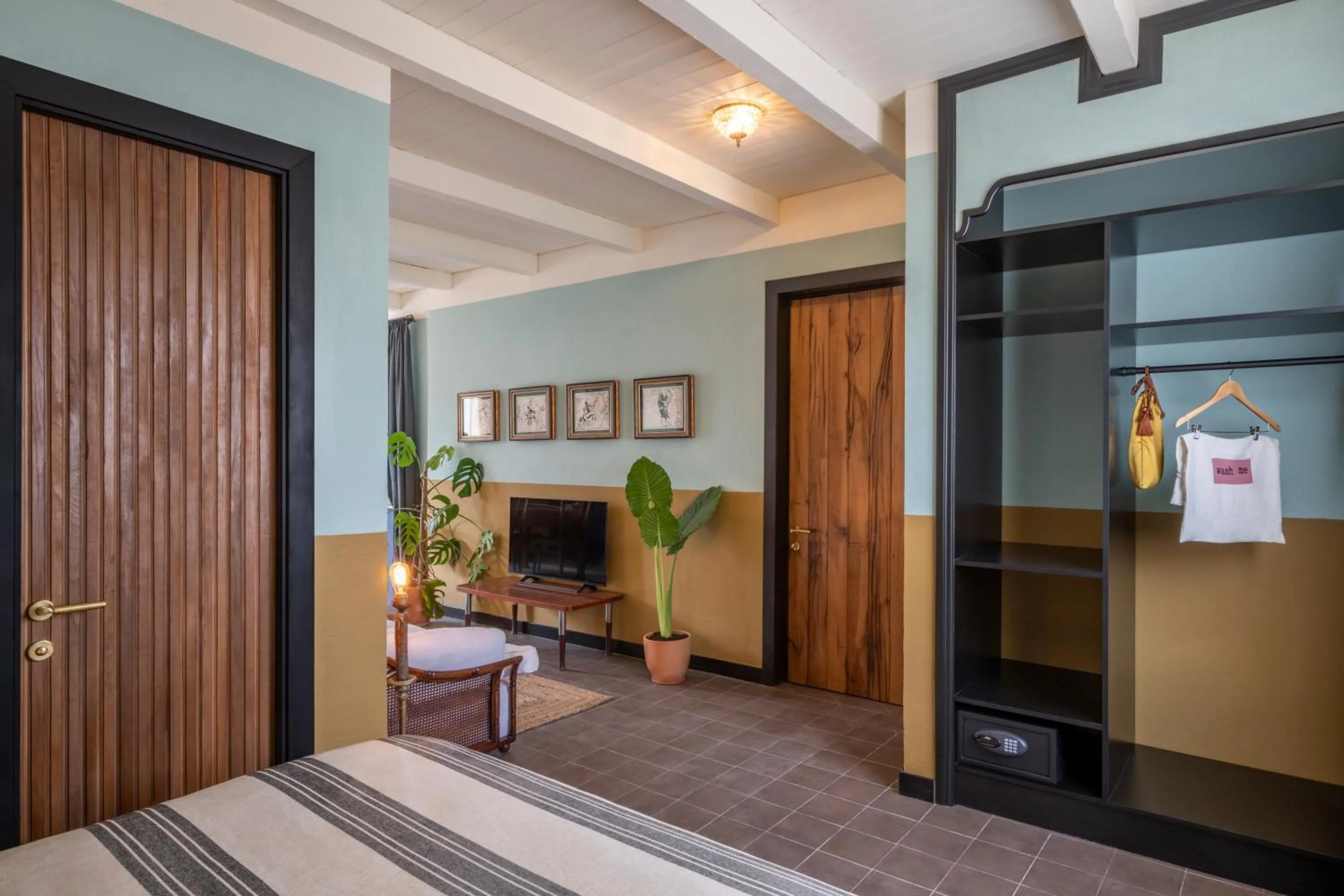 Photo of the whole room, Bed in Communal Hotel Telavi