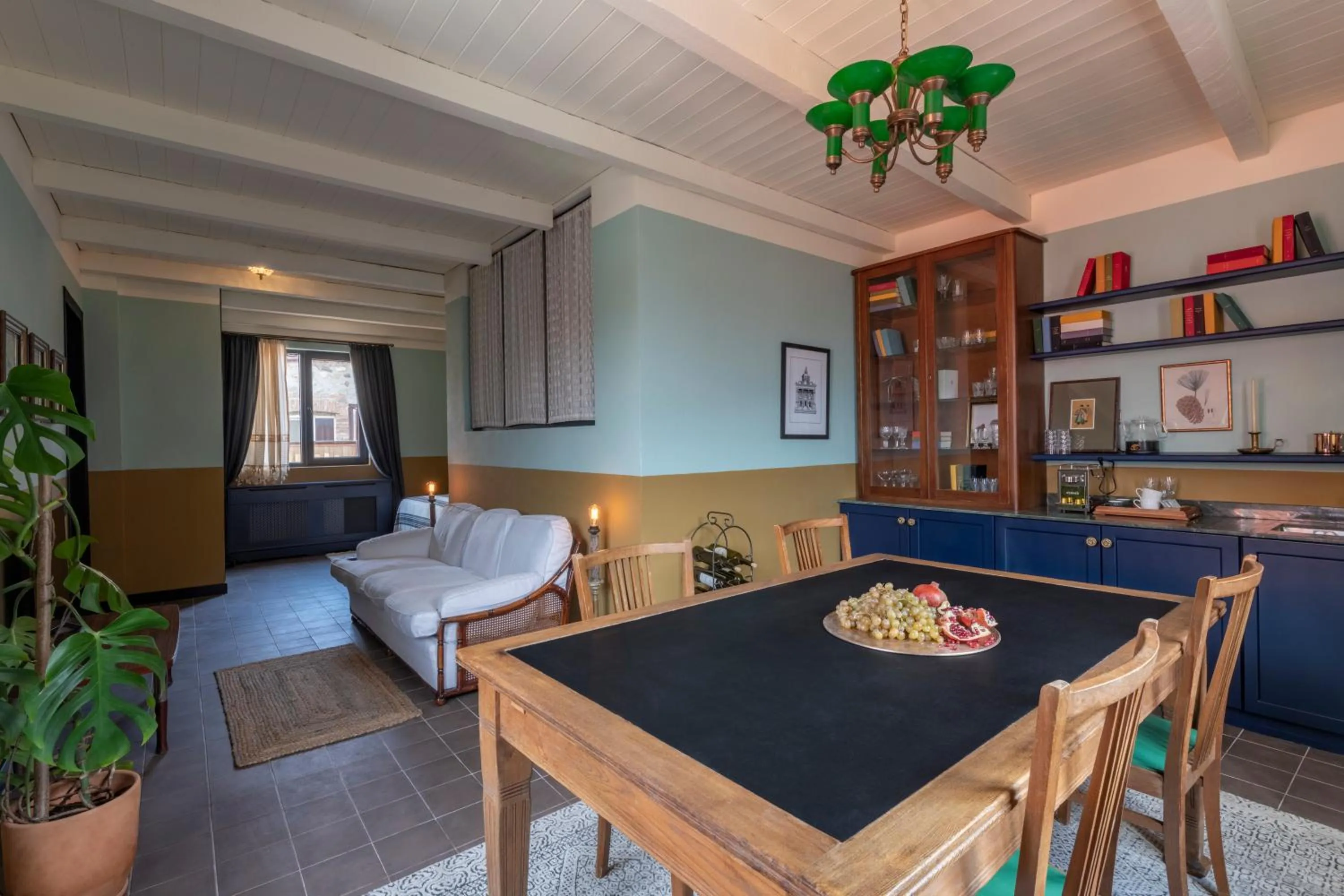 Photo of the whole room in Communal Hotel Telavi