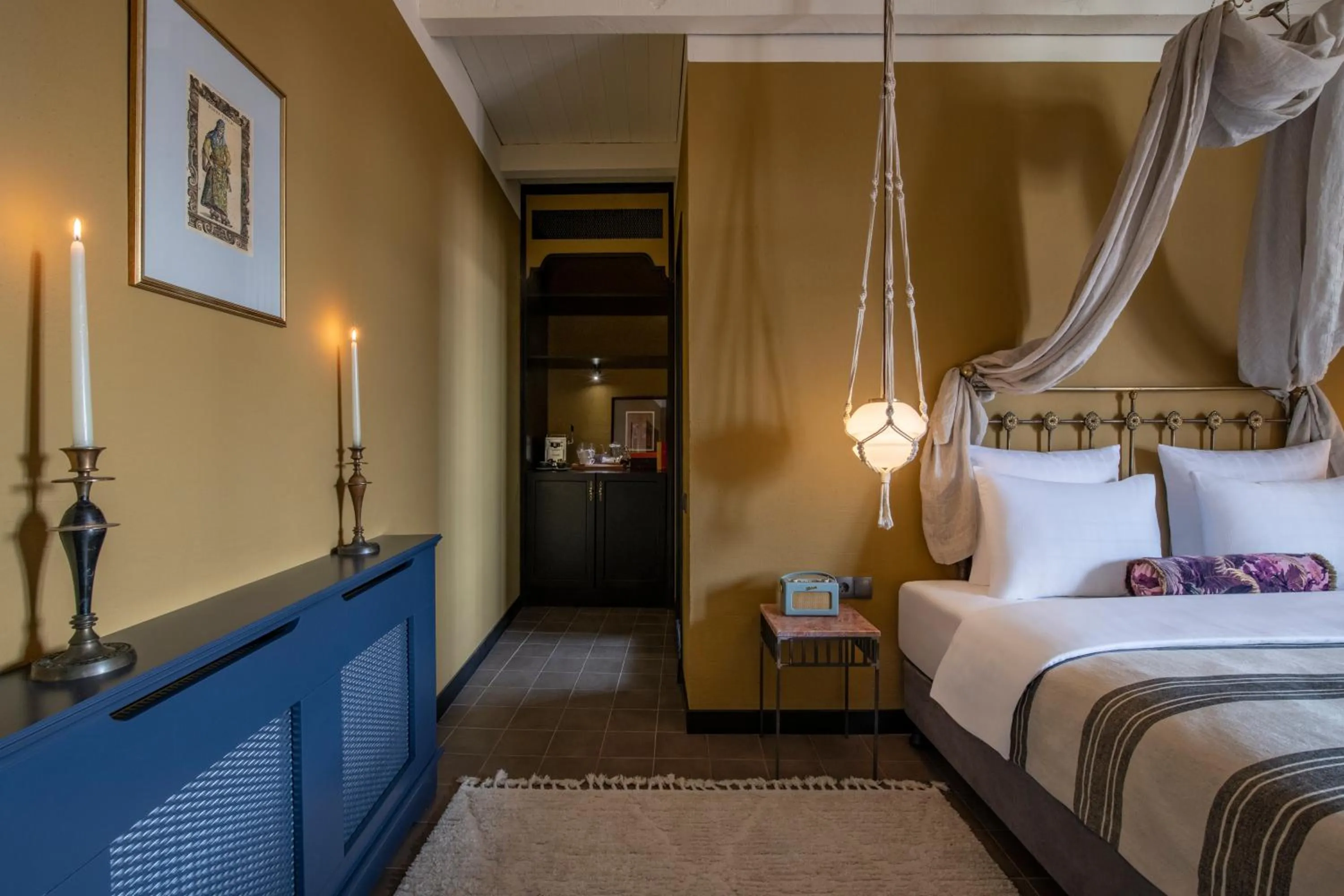 Photo of the whole room, Bed in Communal Hotel Telavi