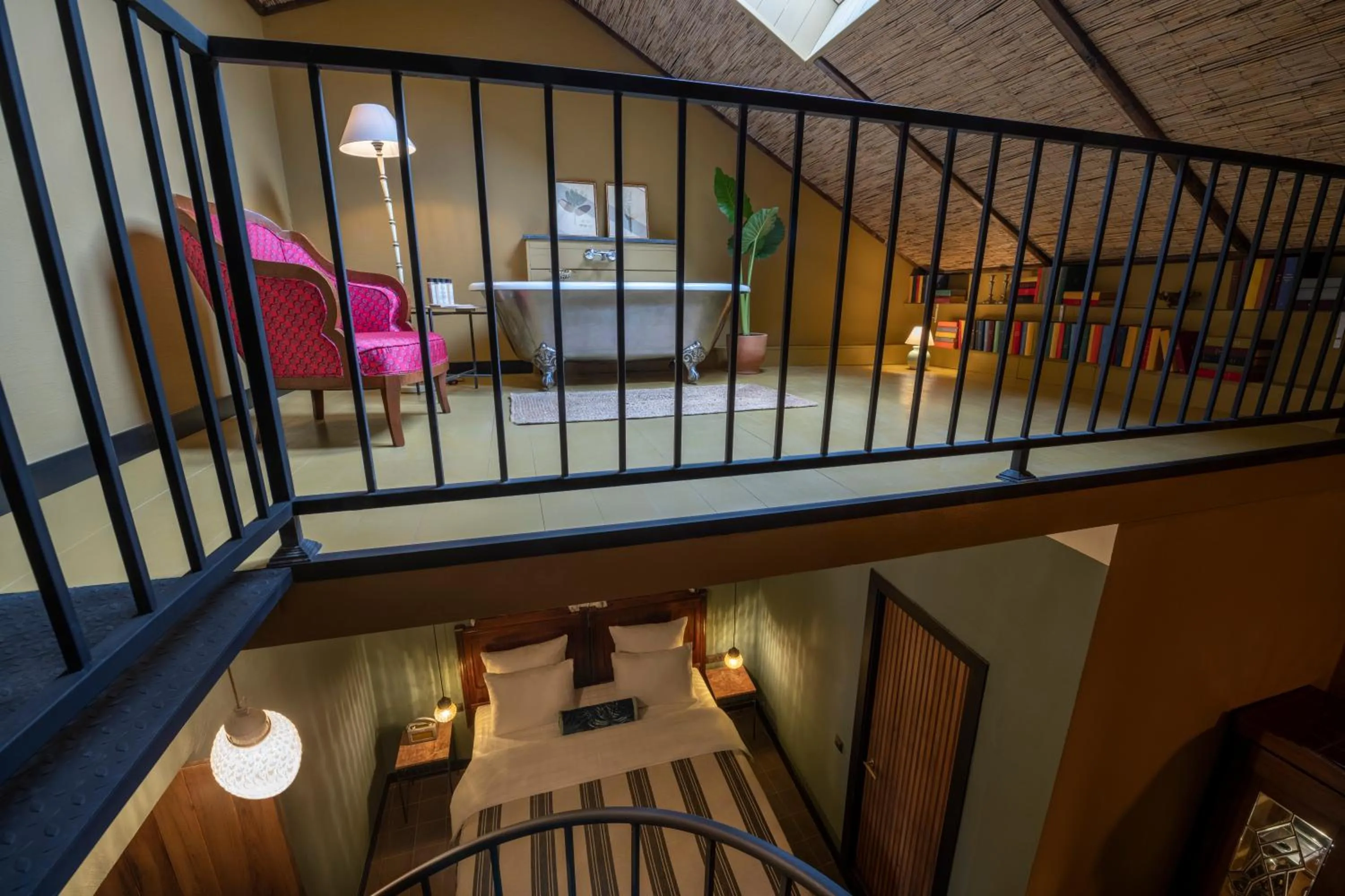 Bath, Bed in Communal Hotel Telavi