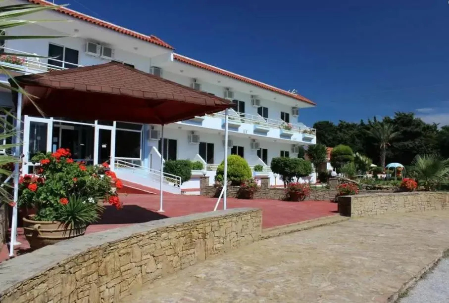 Property building in Asterias Bay-Theologos