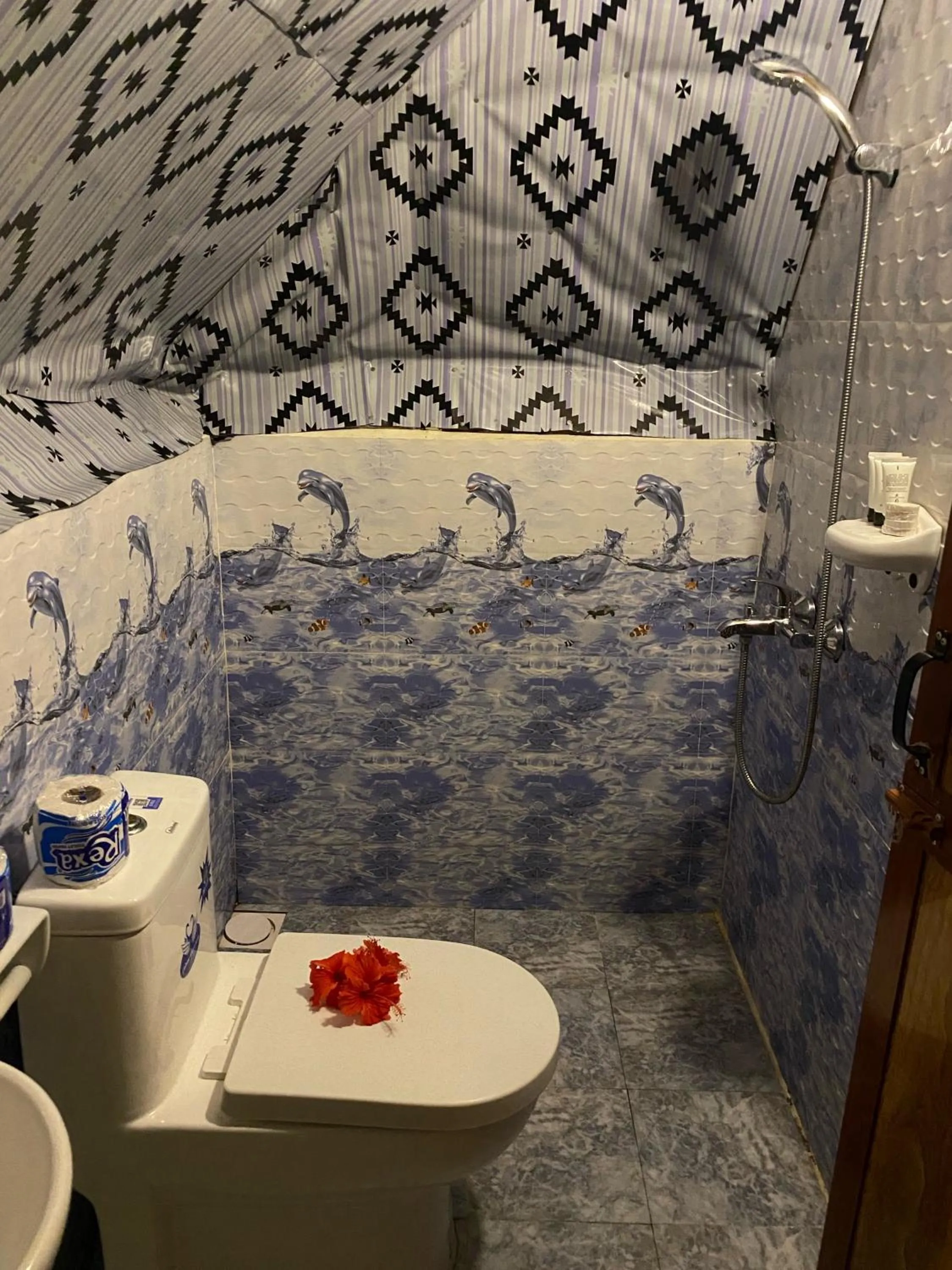 Shower in Utulivu Bungalow