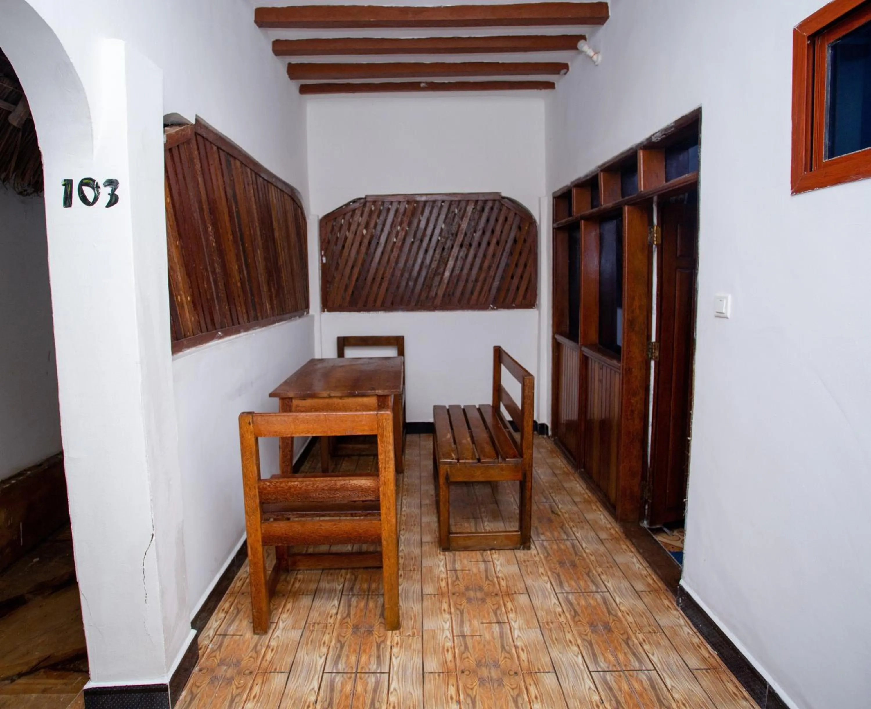 Dining area in Utulivu Bungalow