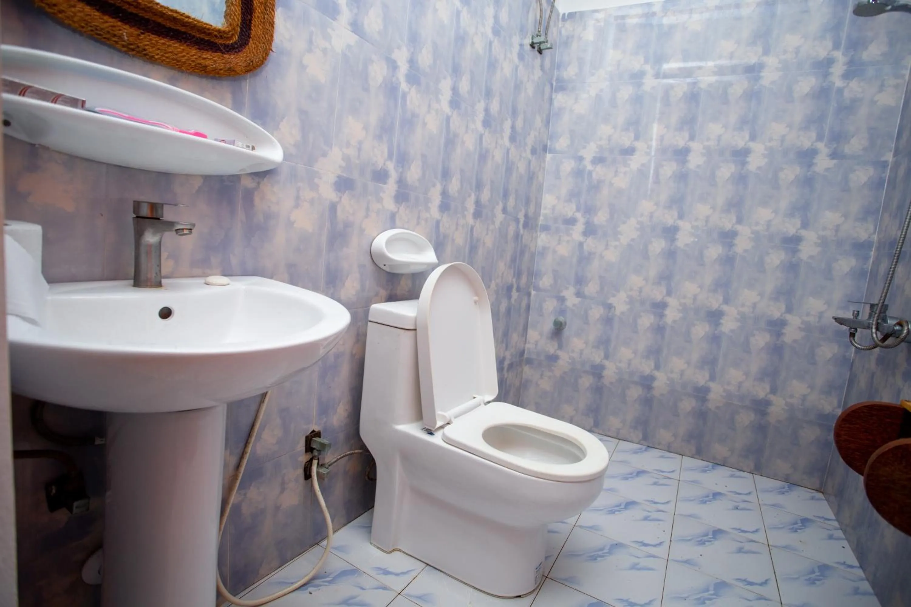 Shower in Utulivu Bungalow