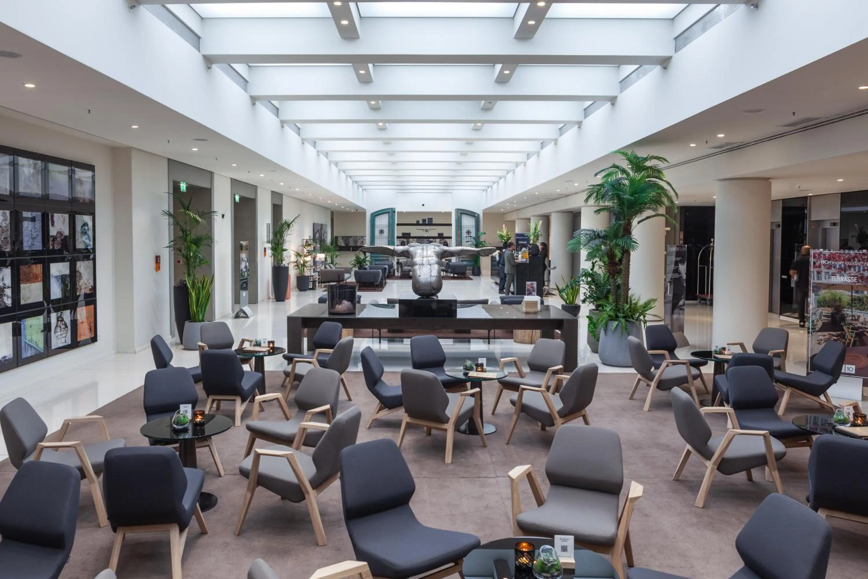 Lounge or bar in H10 Ku'Damm Lofts