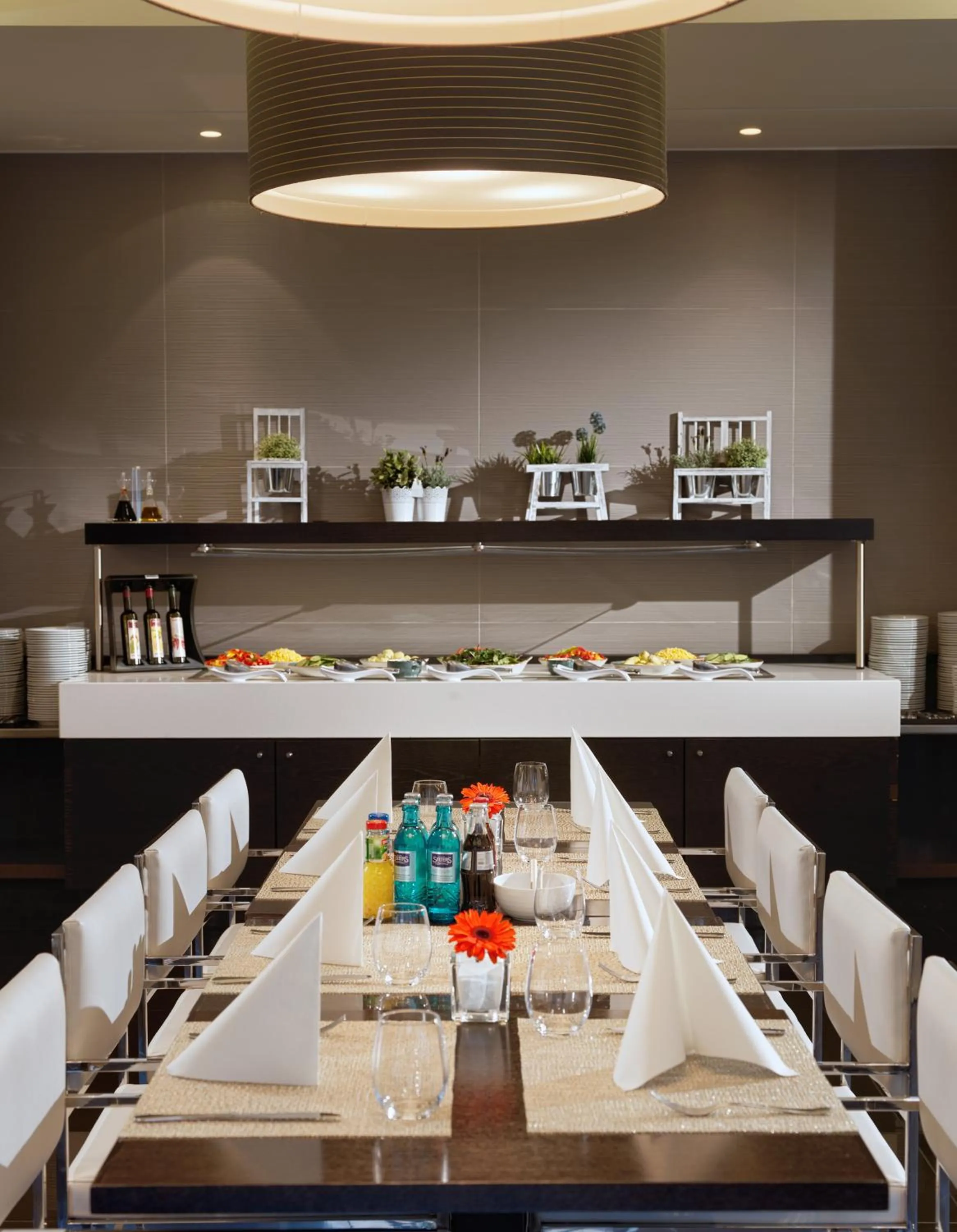 Restaurant/places to eat in H10 Ku'Damm Lofts