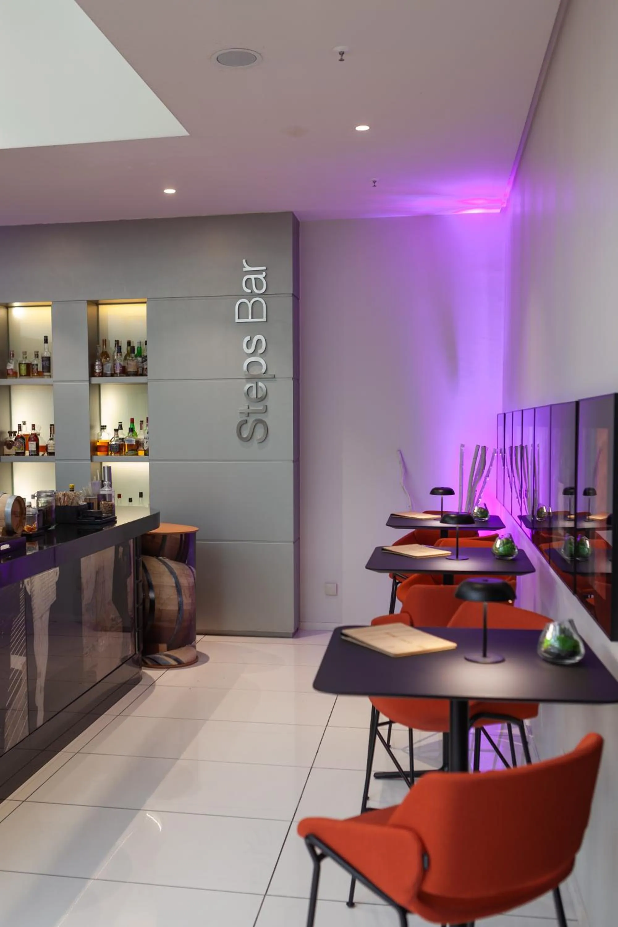 Lounge or bar in H10 Ku'Damm Lofts