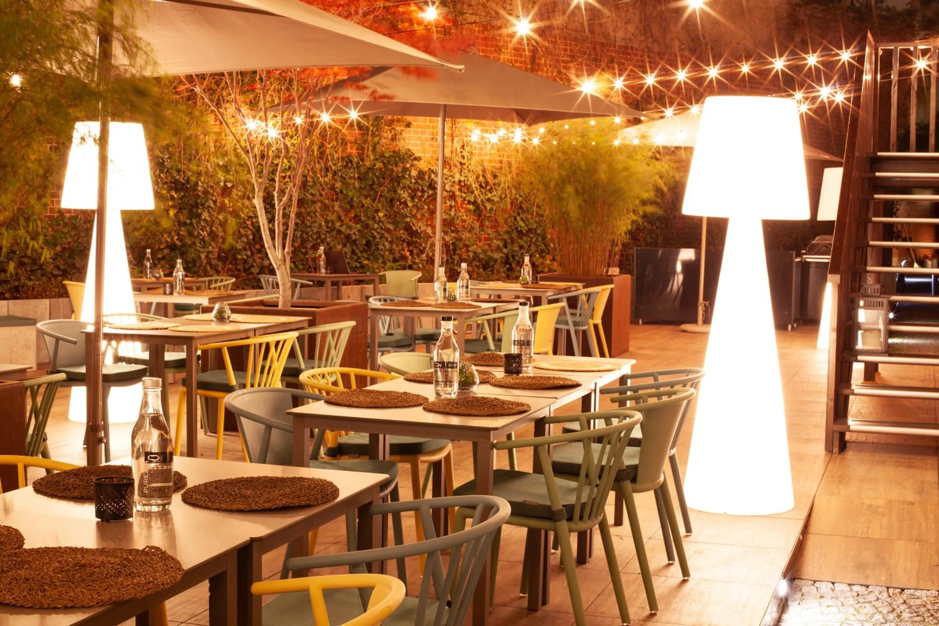 Restaurant/places to eat in H10 Ku'Damm Lofts