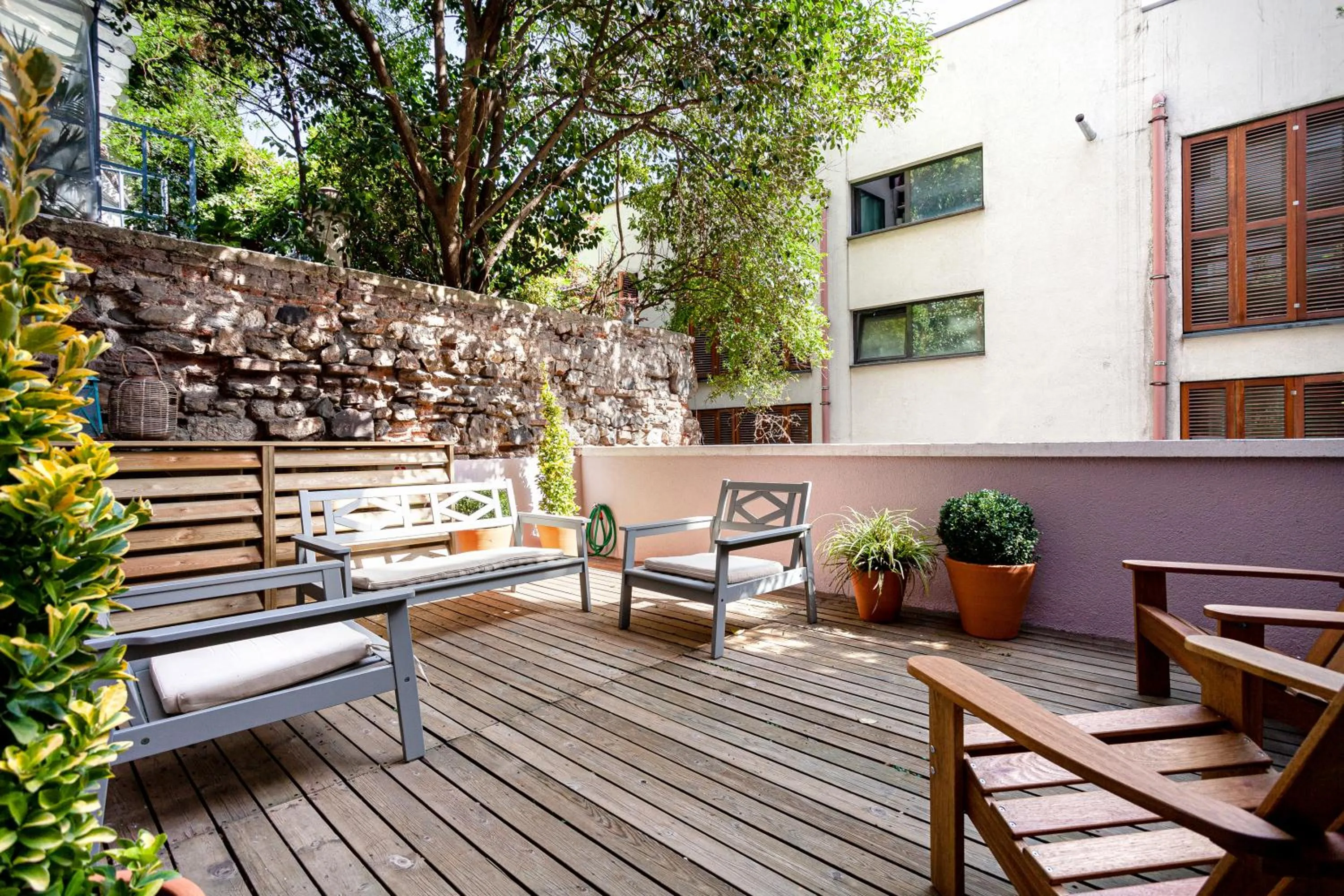 Seating area in NOA - Tatar Beyi 18