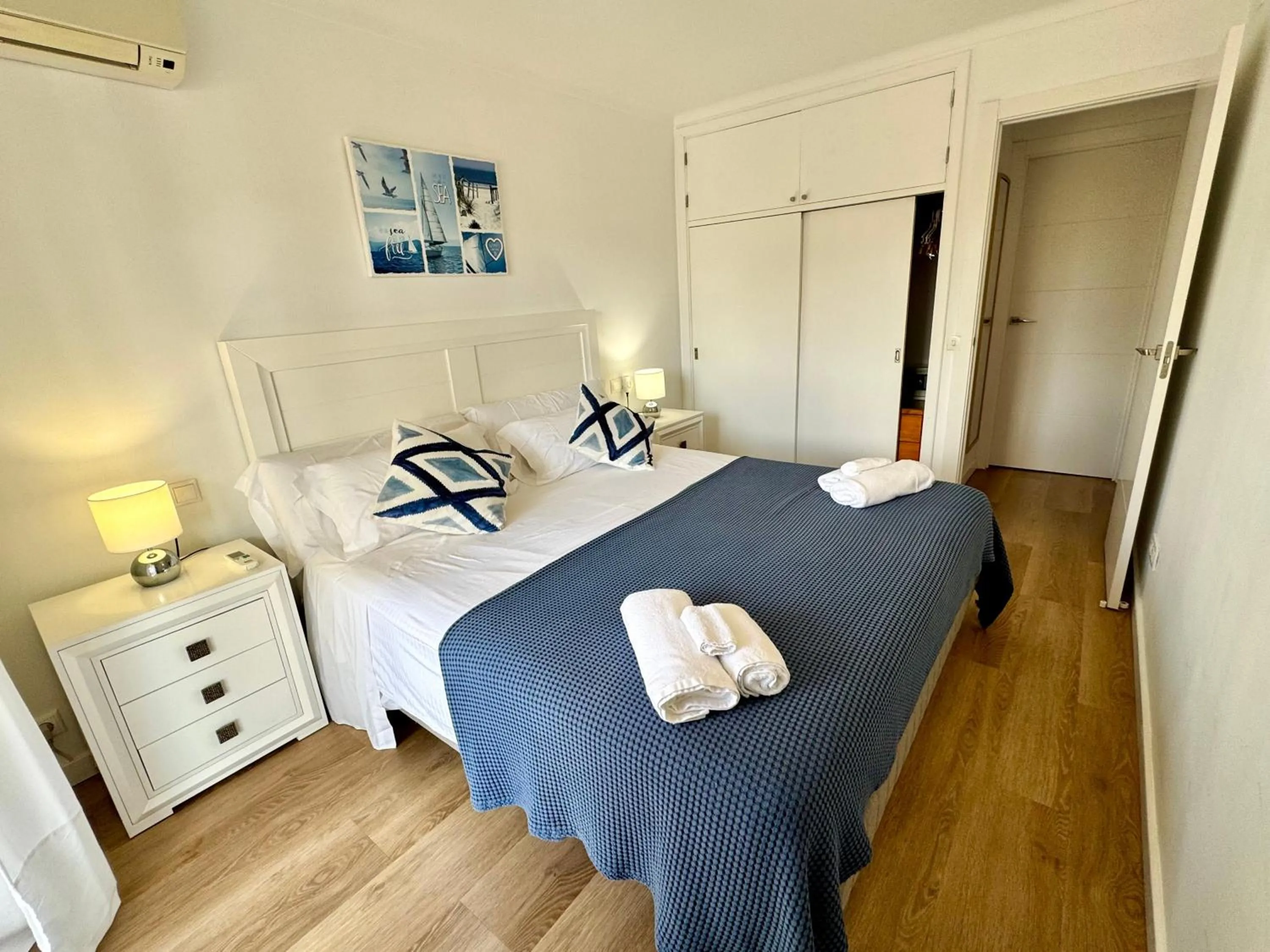 Living room, Bed in Apartamento Albers