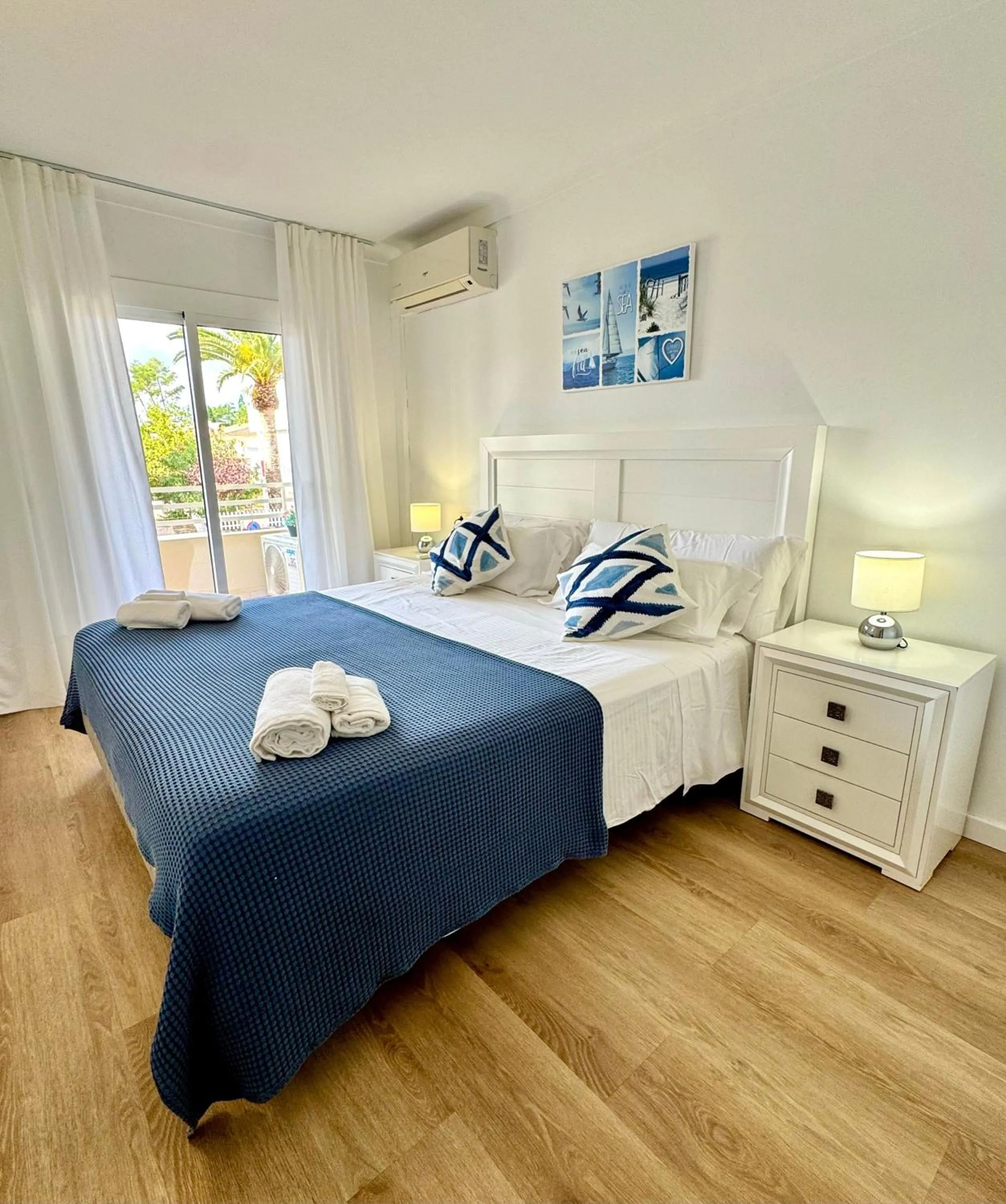 Living room, Bed in Apartamento Albers