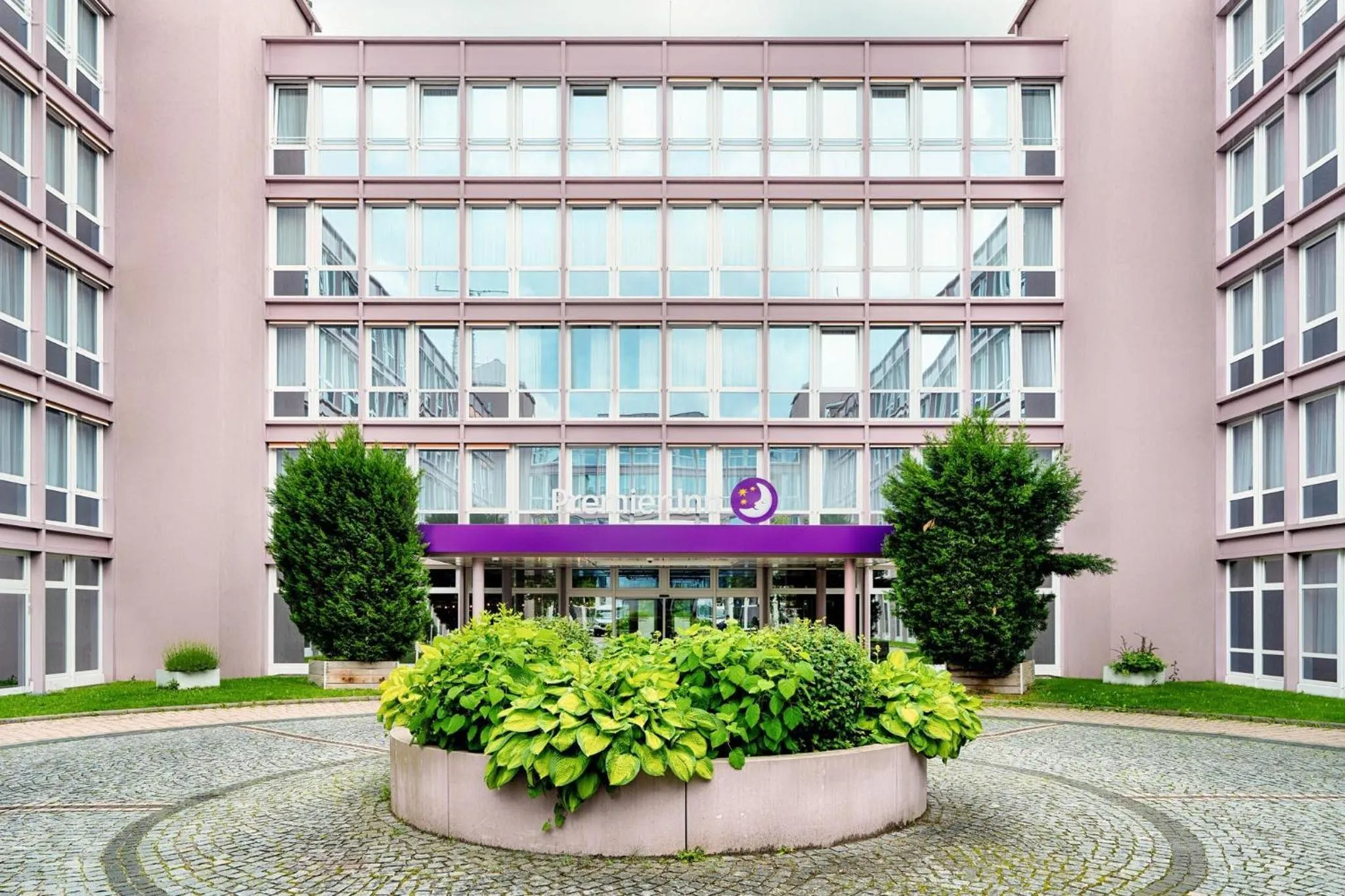 Property building in Premier Inn München City Ost
