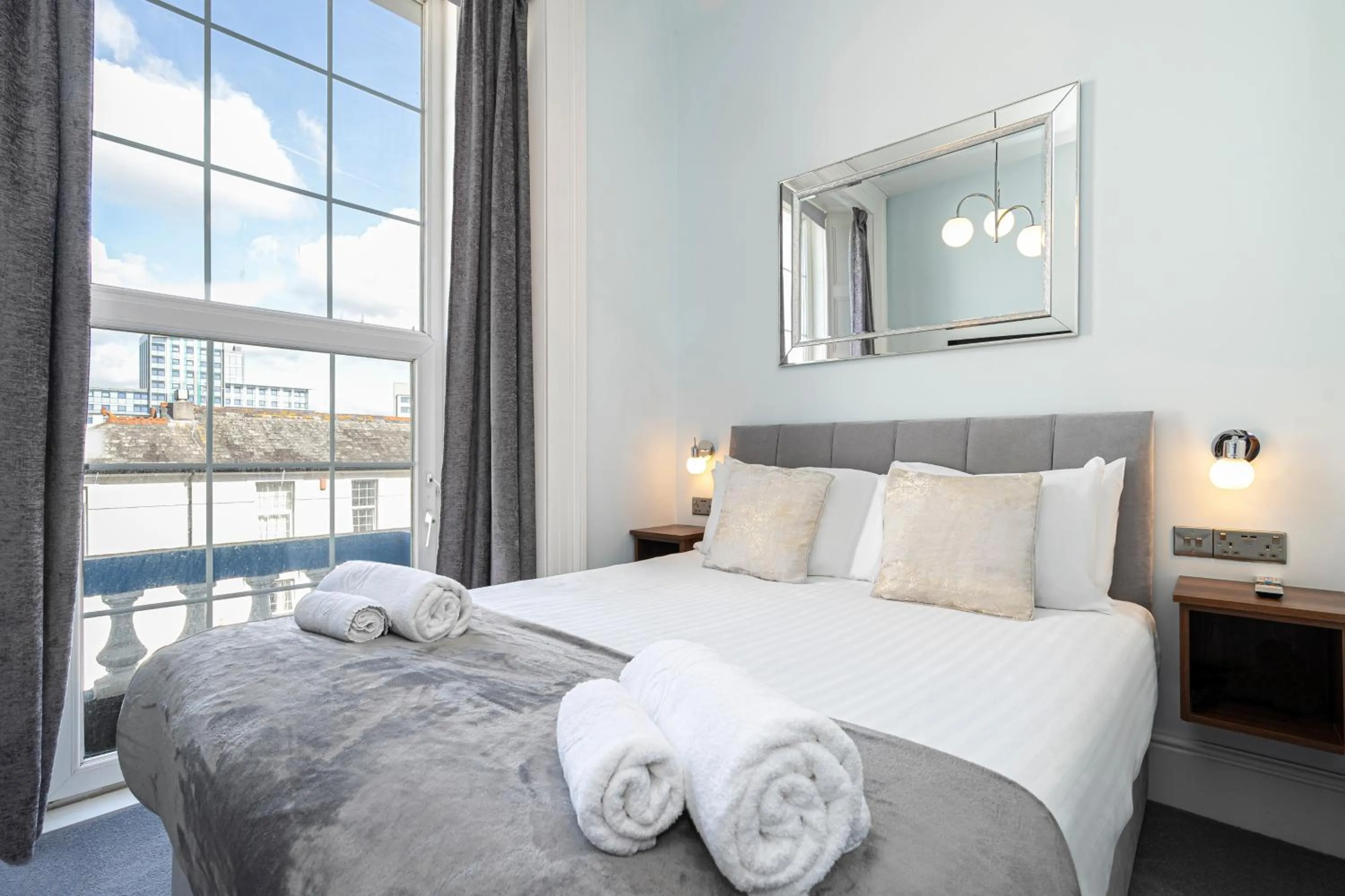 Bed in Ocean Stays by Smart Welcomes