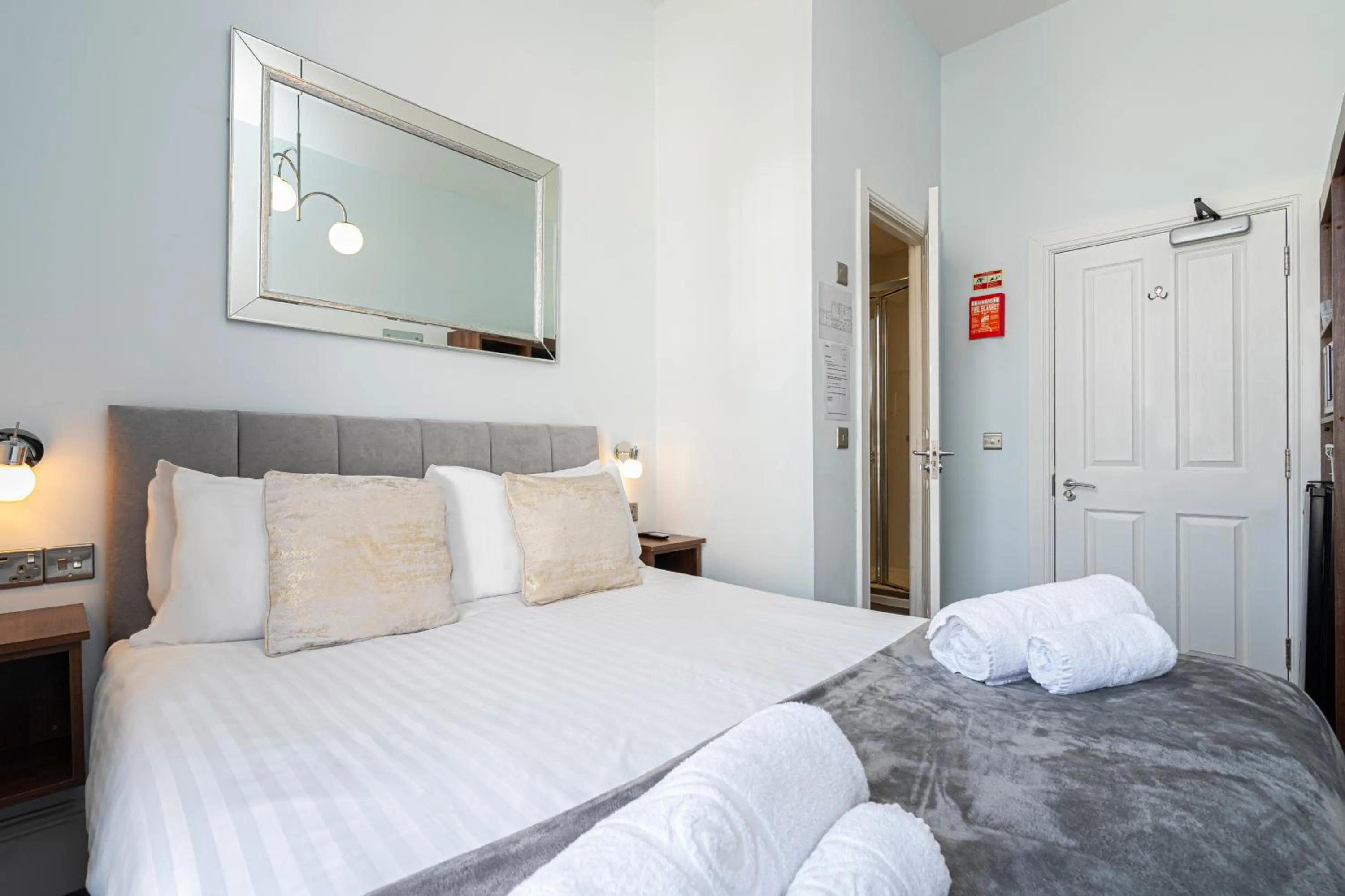 Bed in Ocean Stays by Smart Welcomes