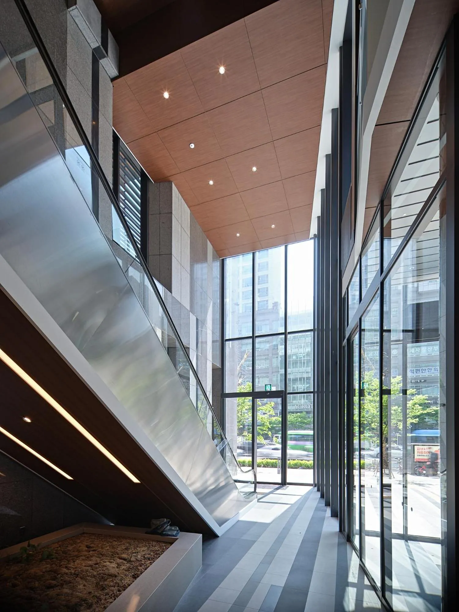 Facade/entrance in Roynet Hotel Seoul Mapo