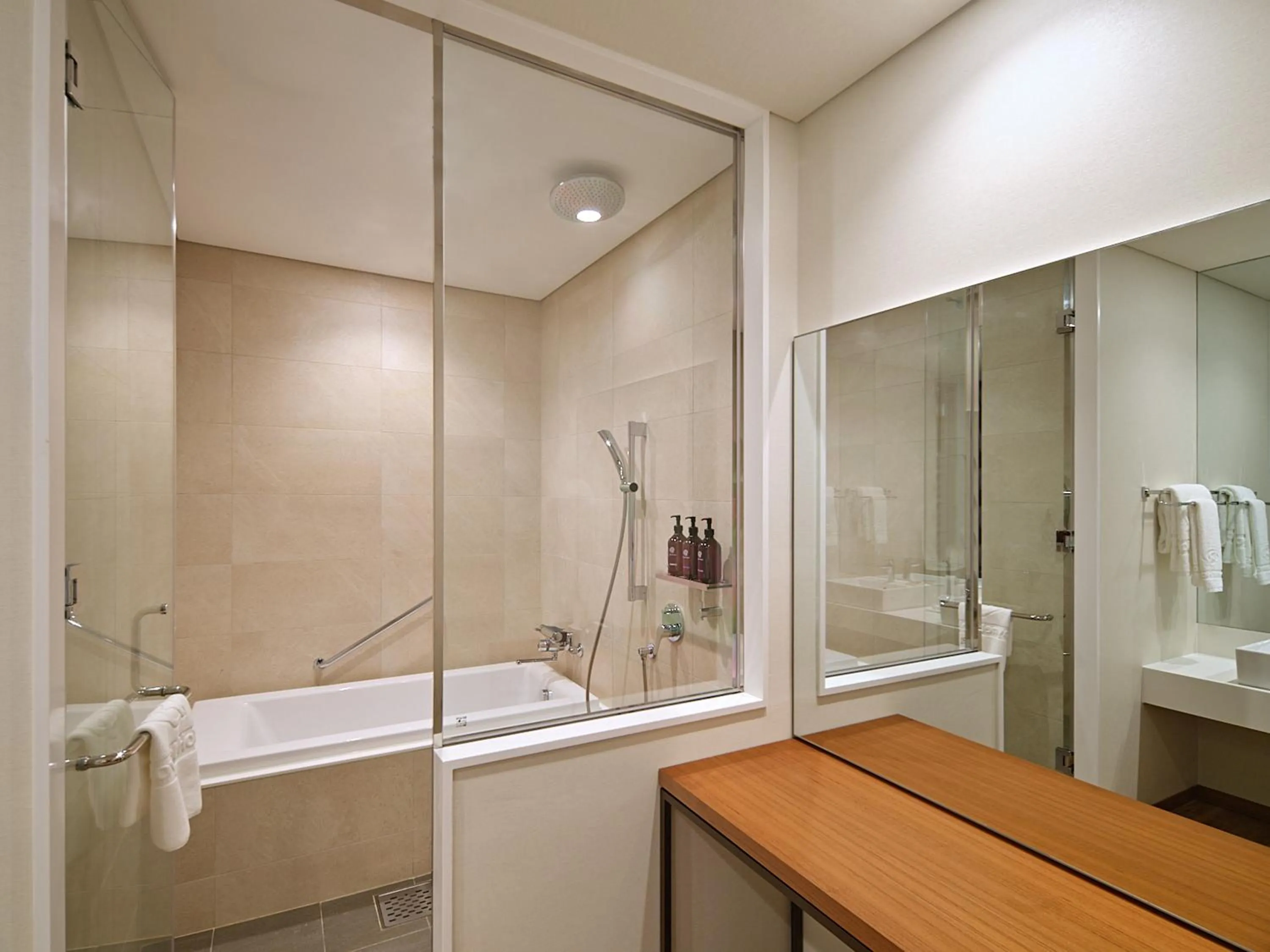 Bathroom in Roynet Hotel Seoul Mapo